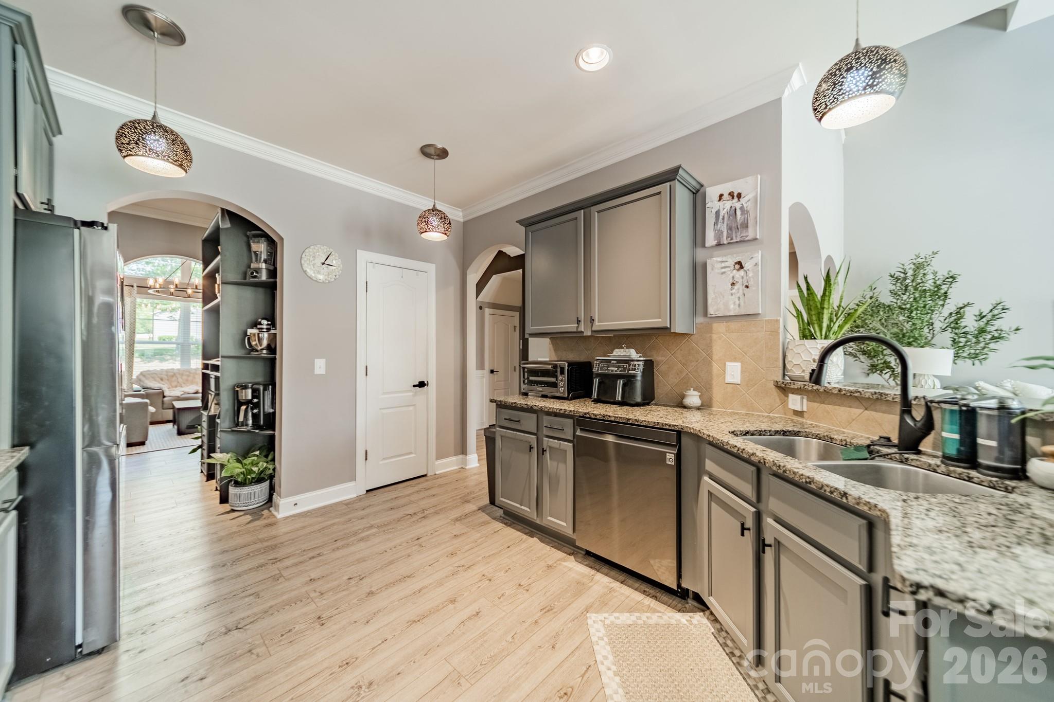 1204 Woodglen Lane — Matthews