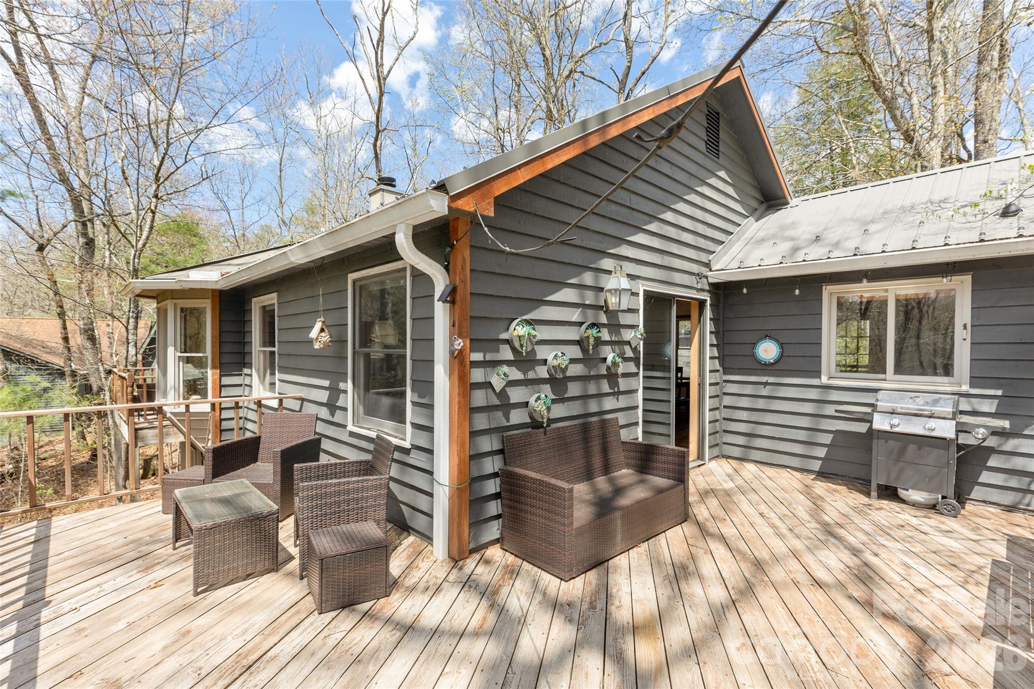 46 Poplar Court — Sapphire