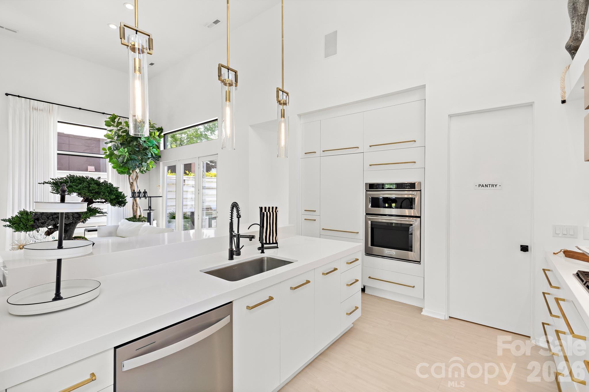 4547 Craig Avenue — Charlotte