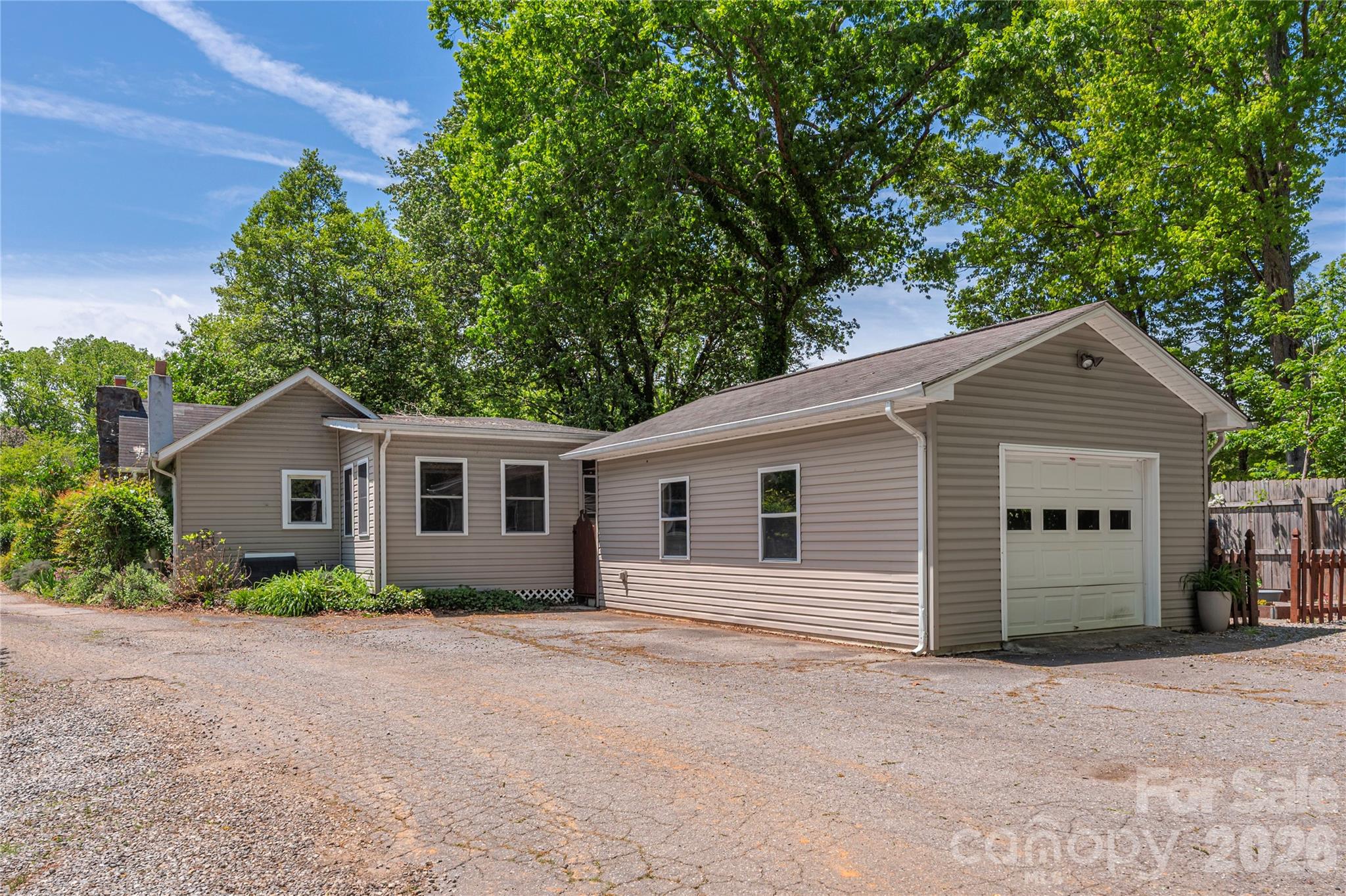 14 Murray Lane — Asheville