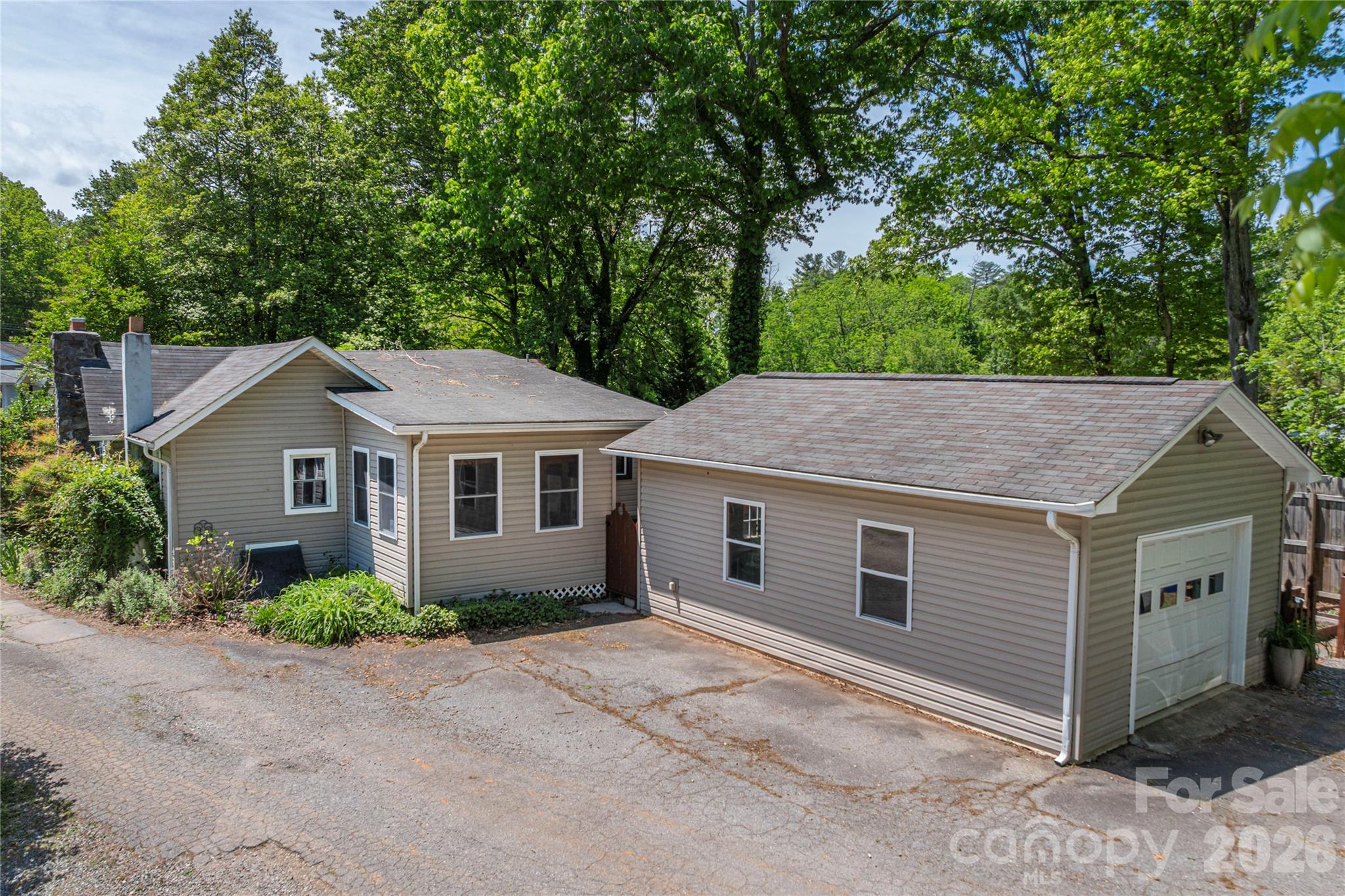 14 Murray Lane — Asheville