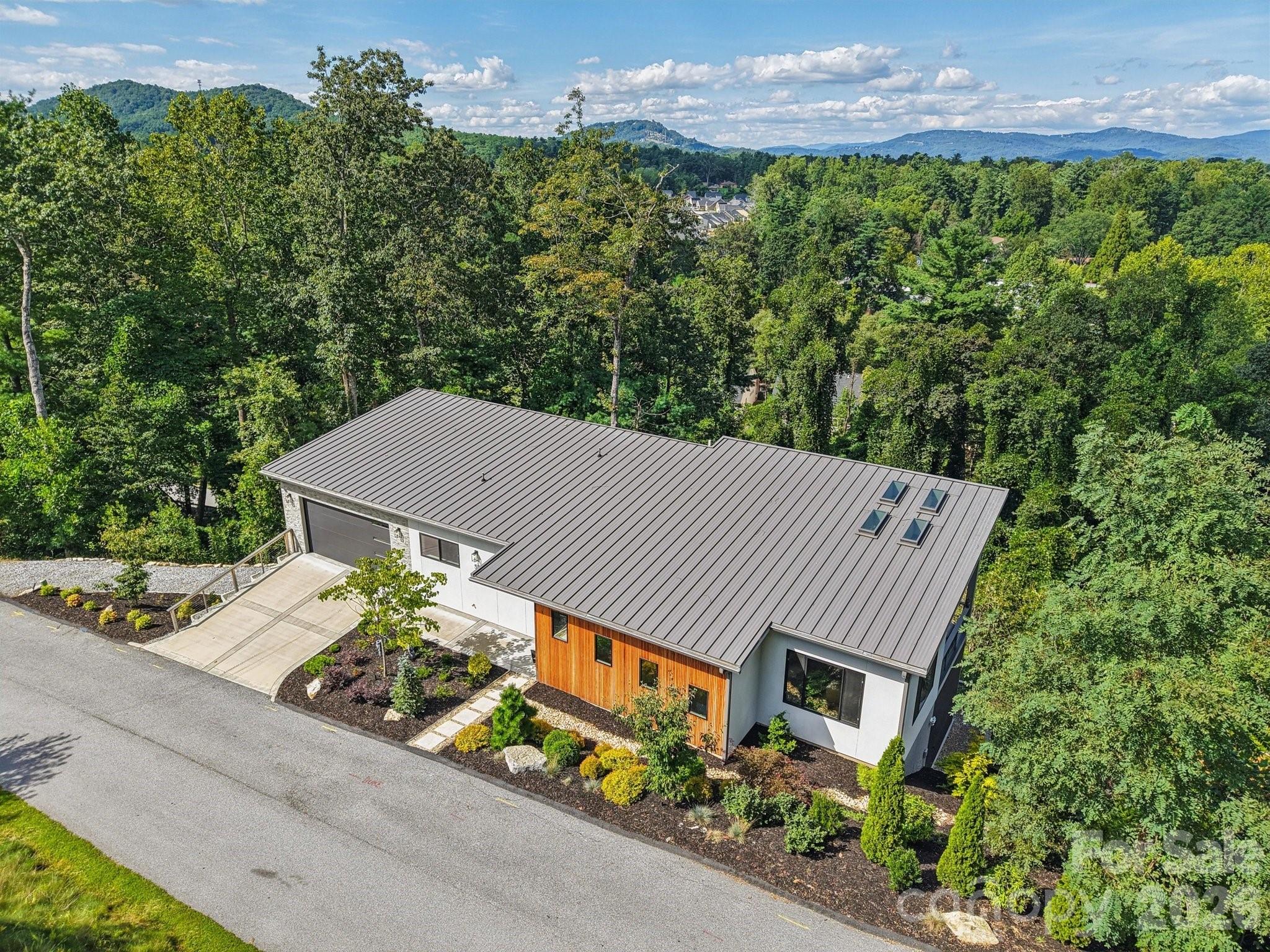 55 Laurel Spring Lane — Hendersonville