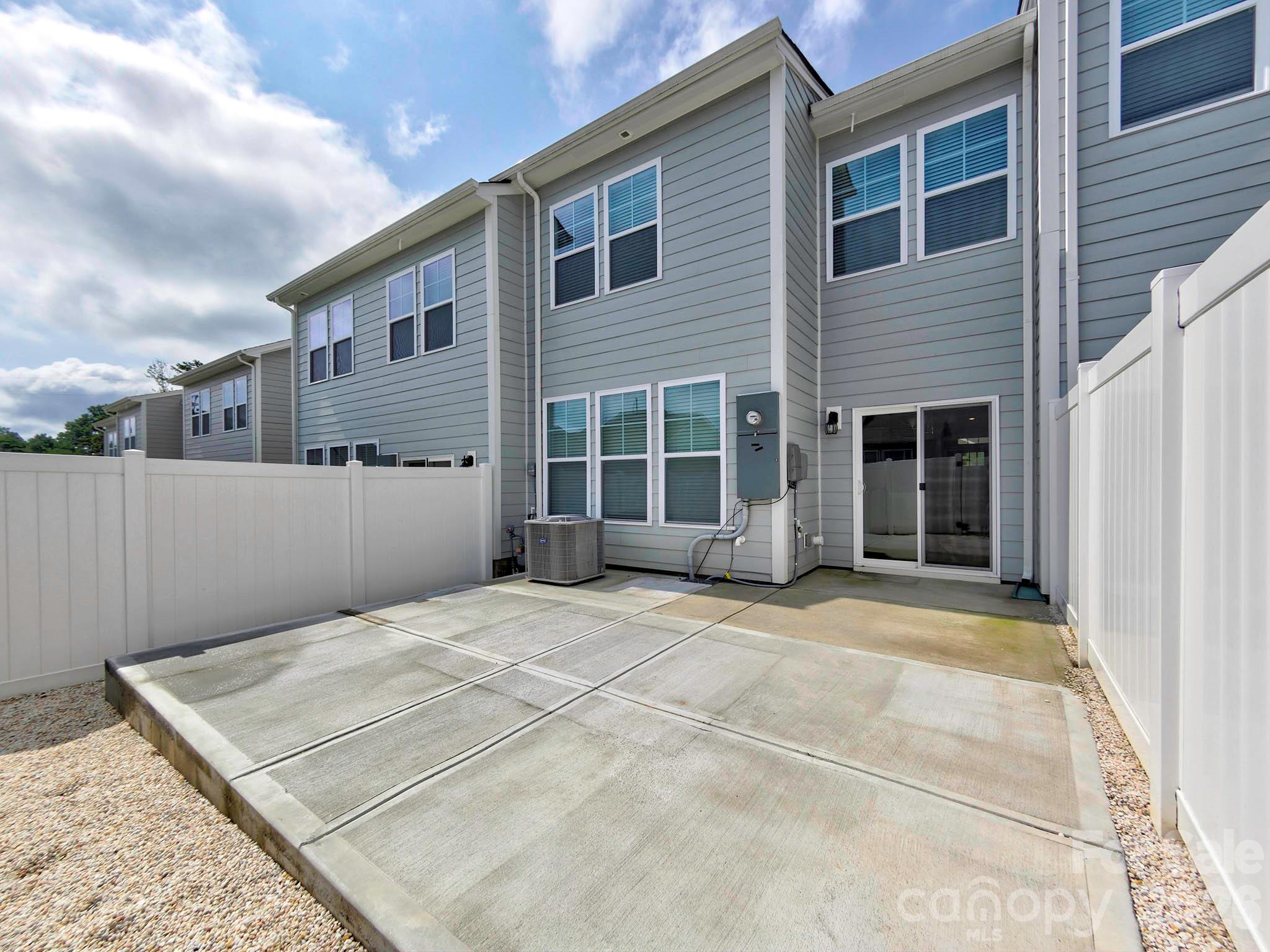 915 Emma Kate Court — Lake Wylie