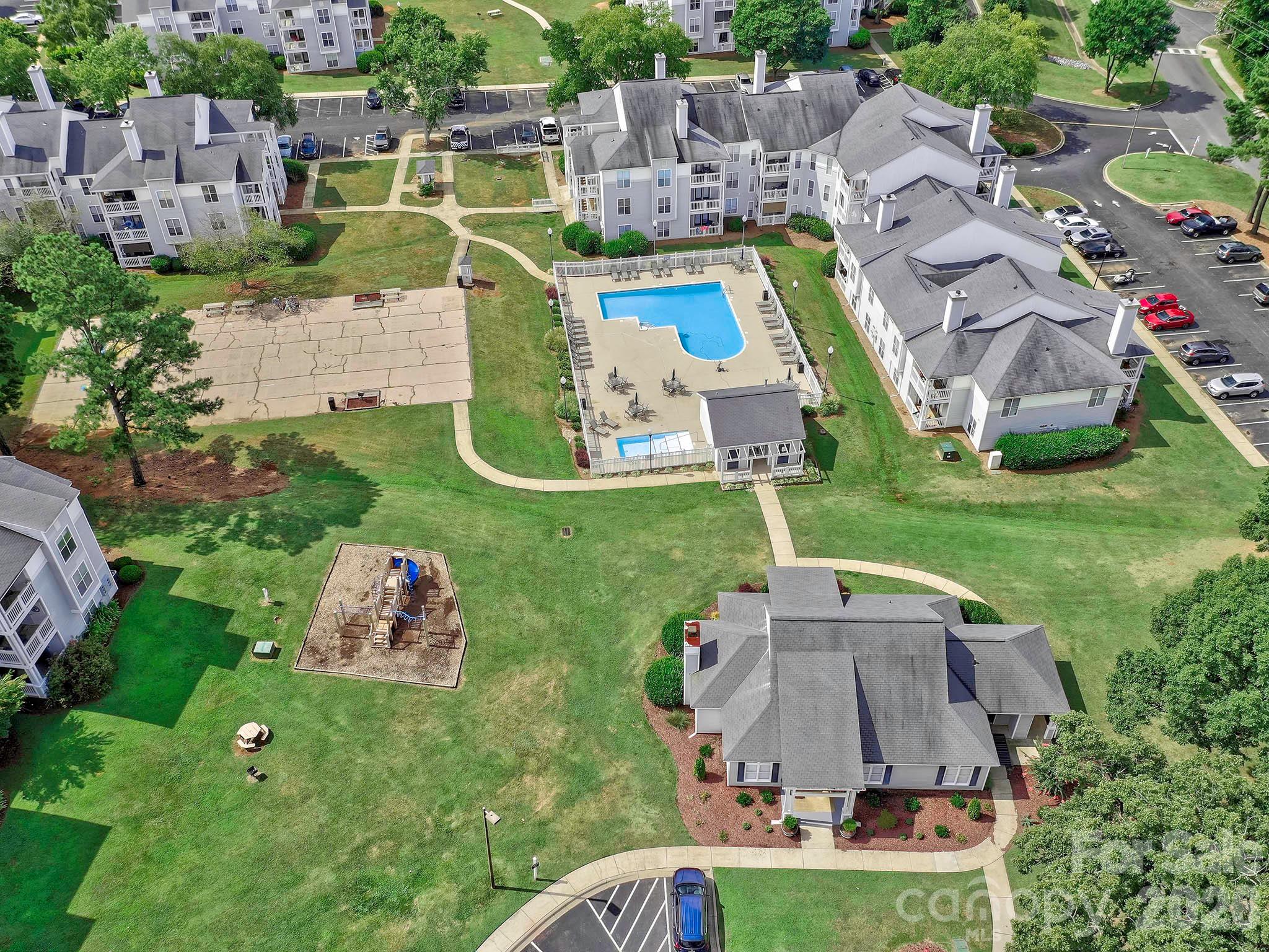 915 Emma Kate Court — Lake Wylie