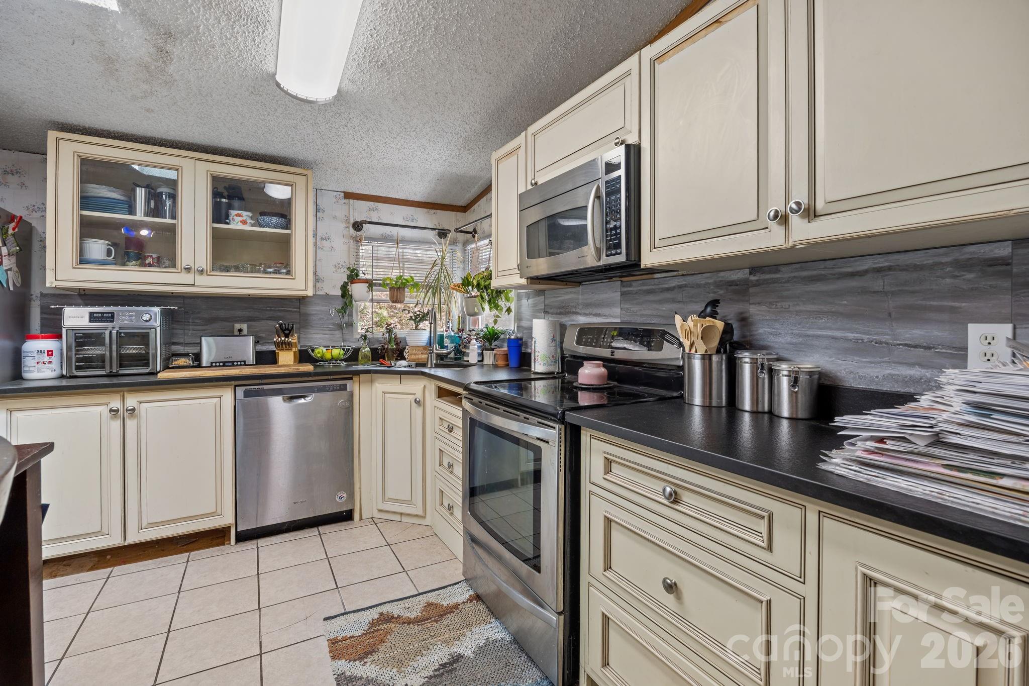 25 Weaver Lane — Black Mountain