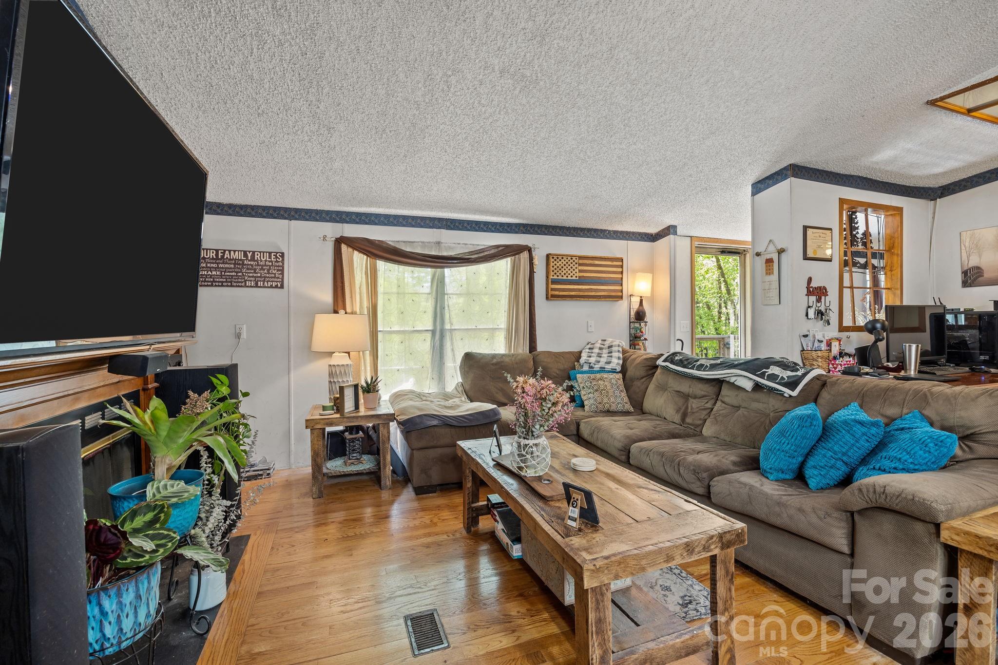 25 Weaver Lane — Black Mountain