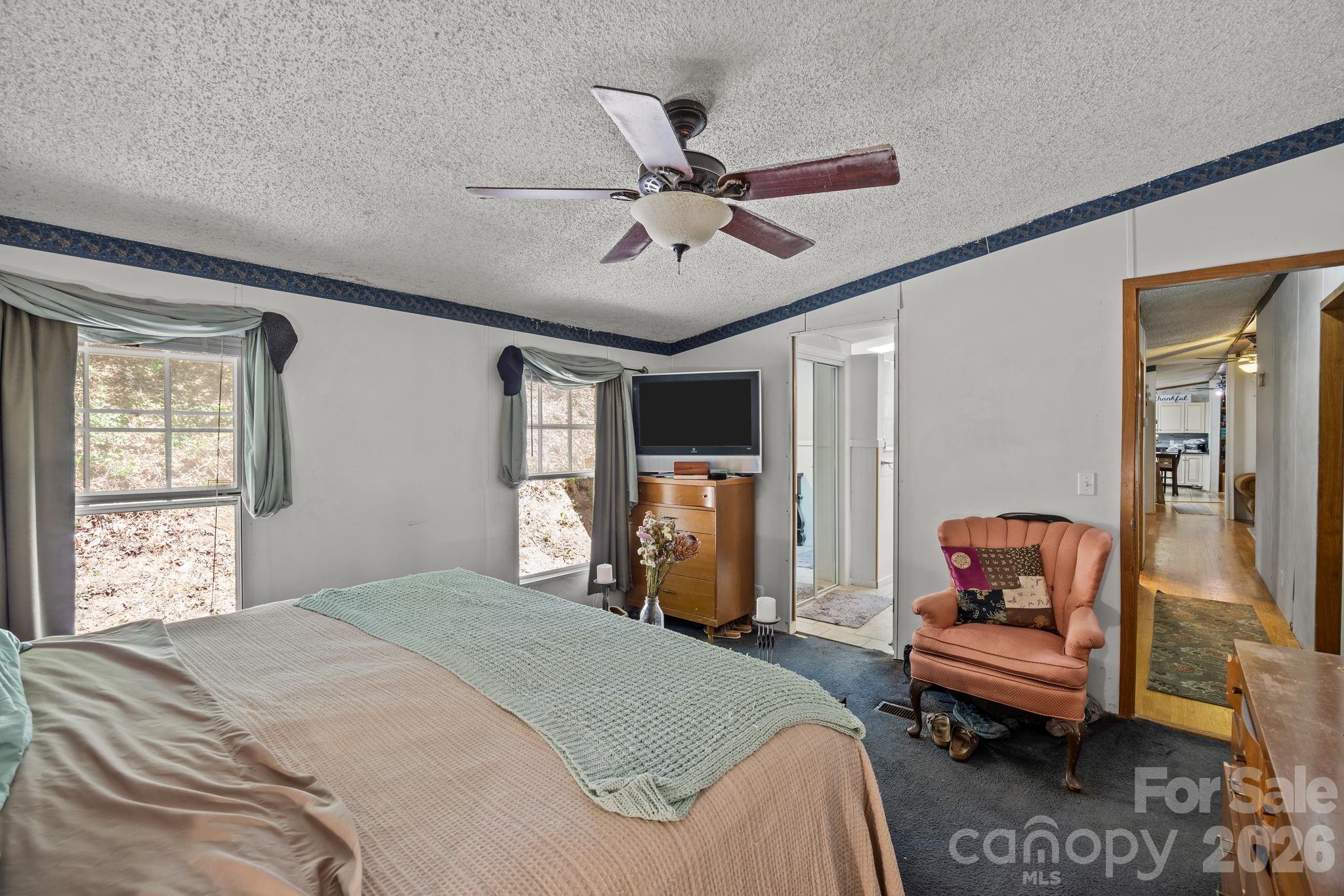 25 Weaver Lane — Black Mountain