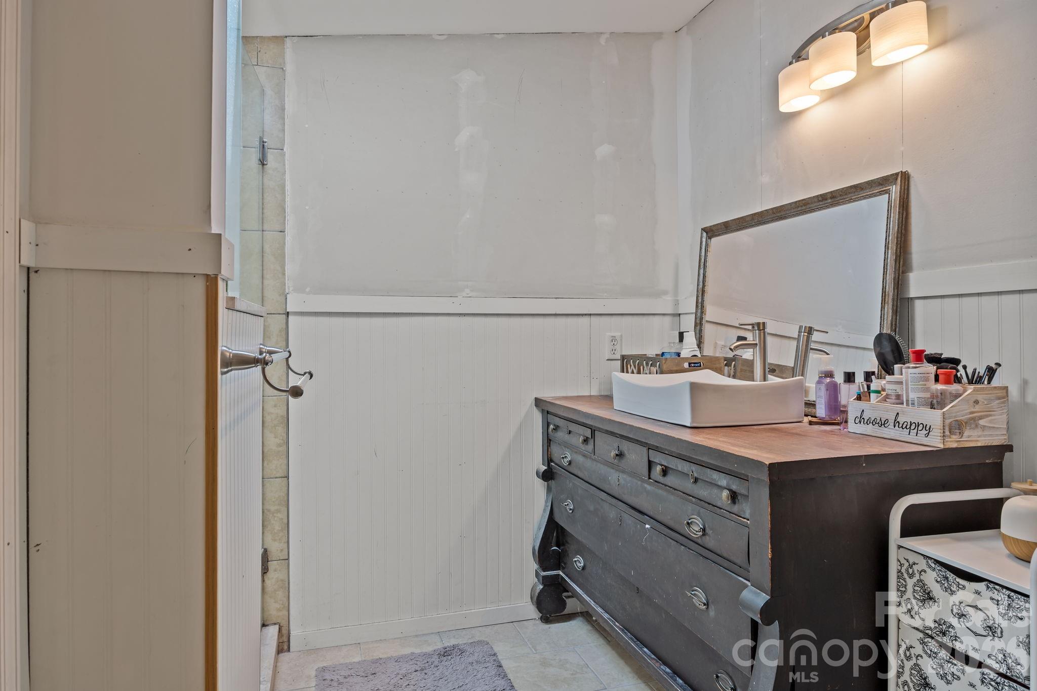 25 Weaver Lane — Black Mountain
