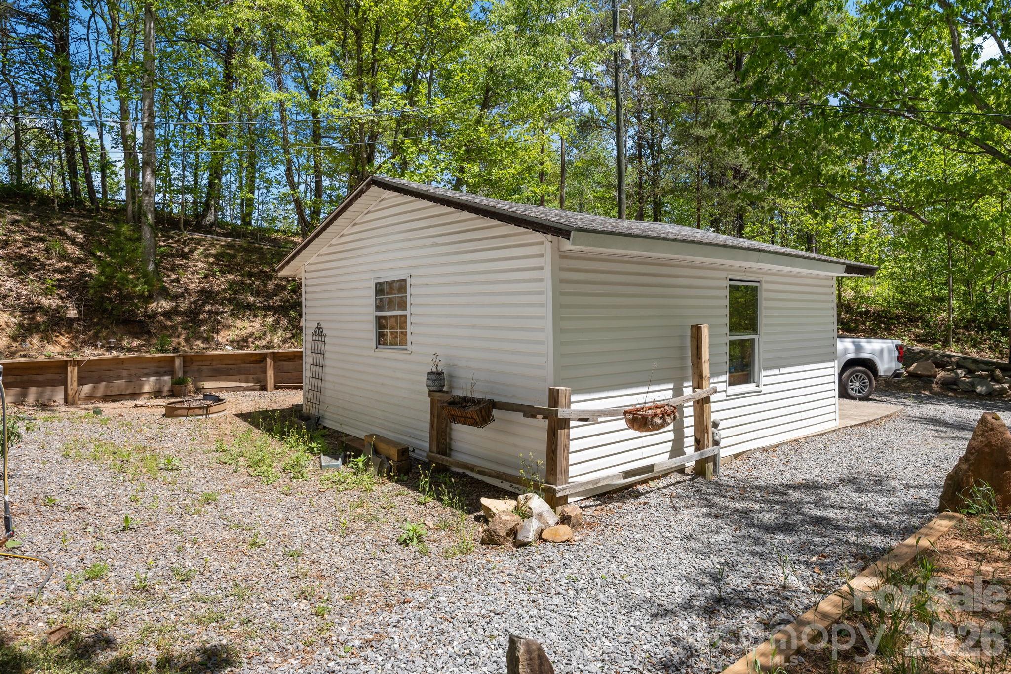 25 Weaver Lane — Black Mountain