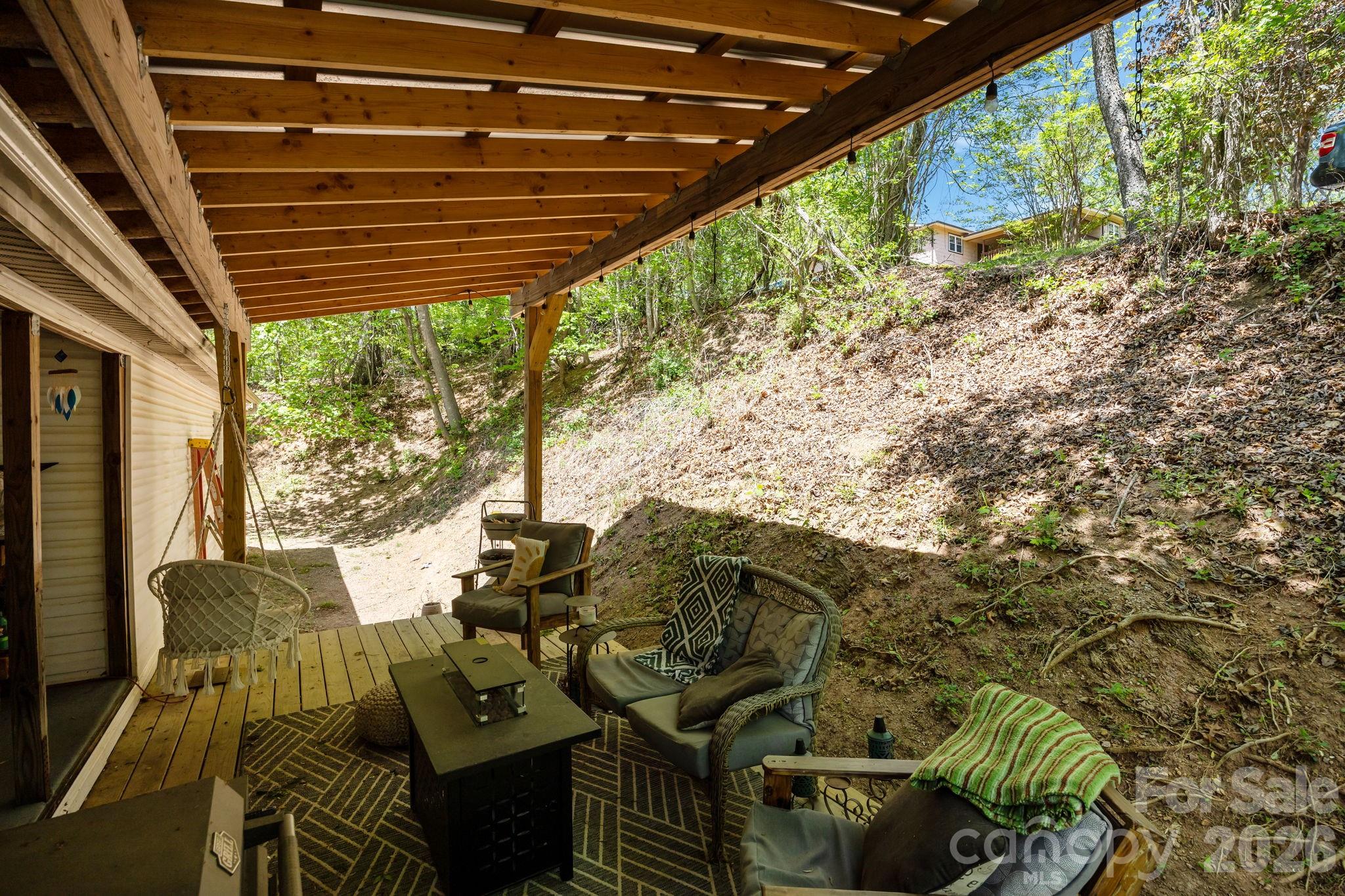25 Weaver Lane — Black Mountain