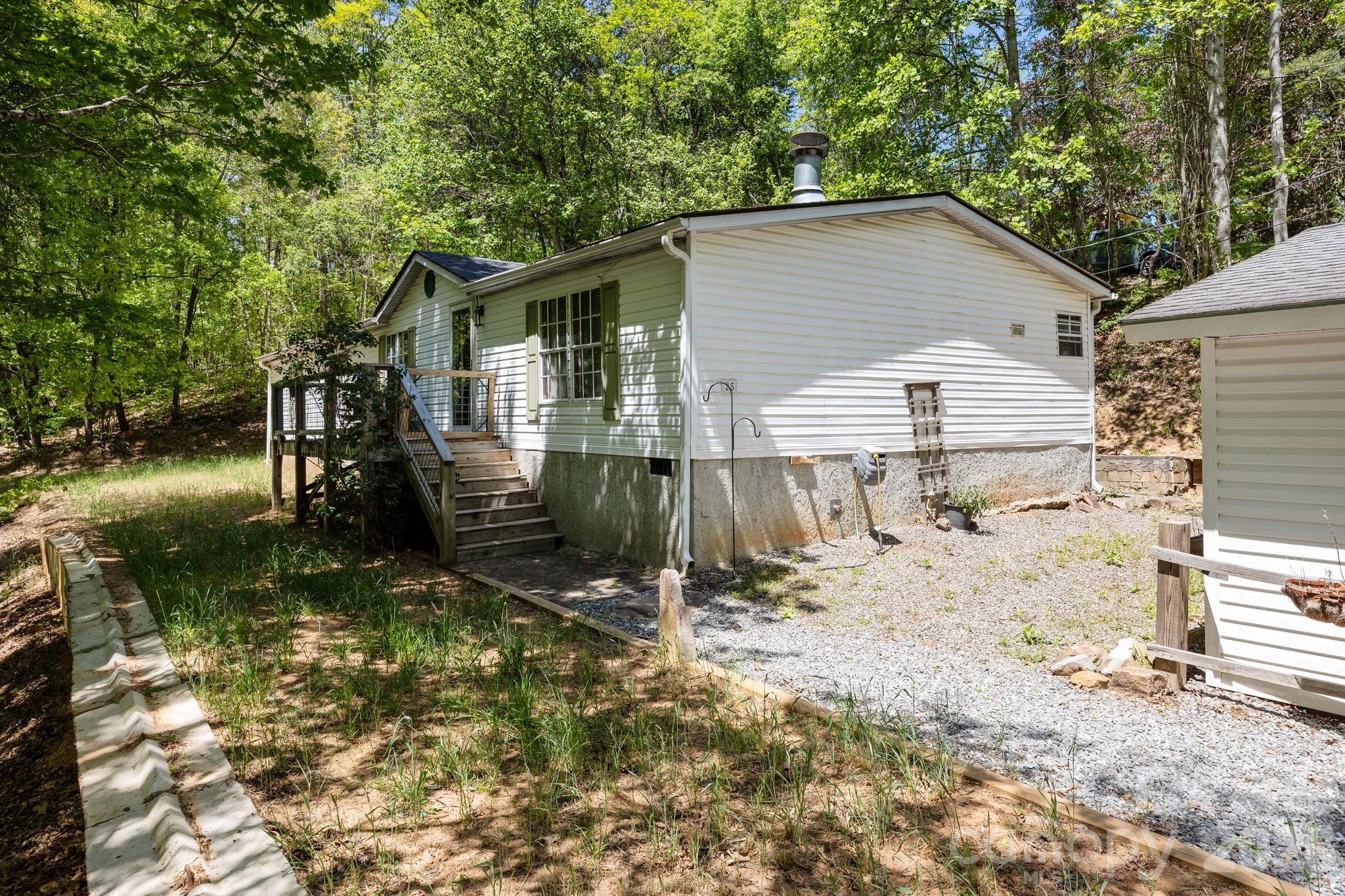 25 Weaver Lane — Black Mountain
