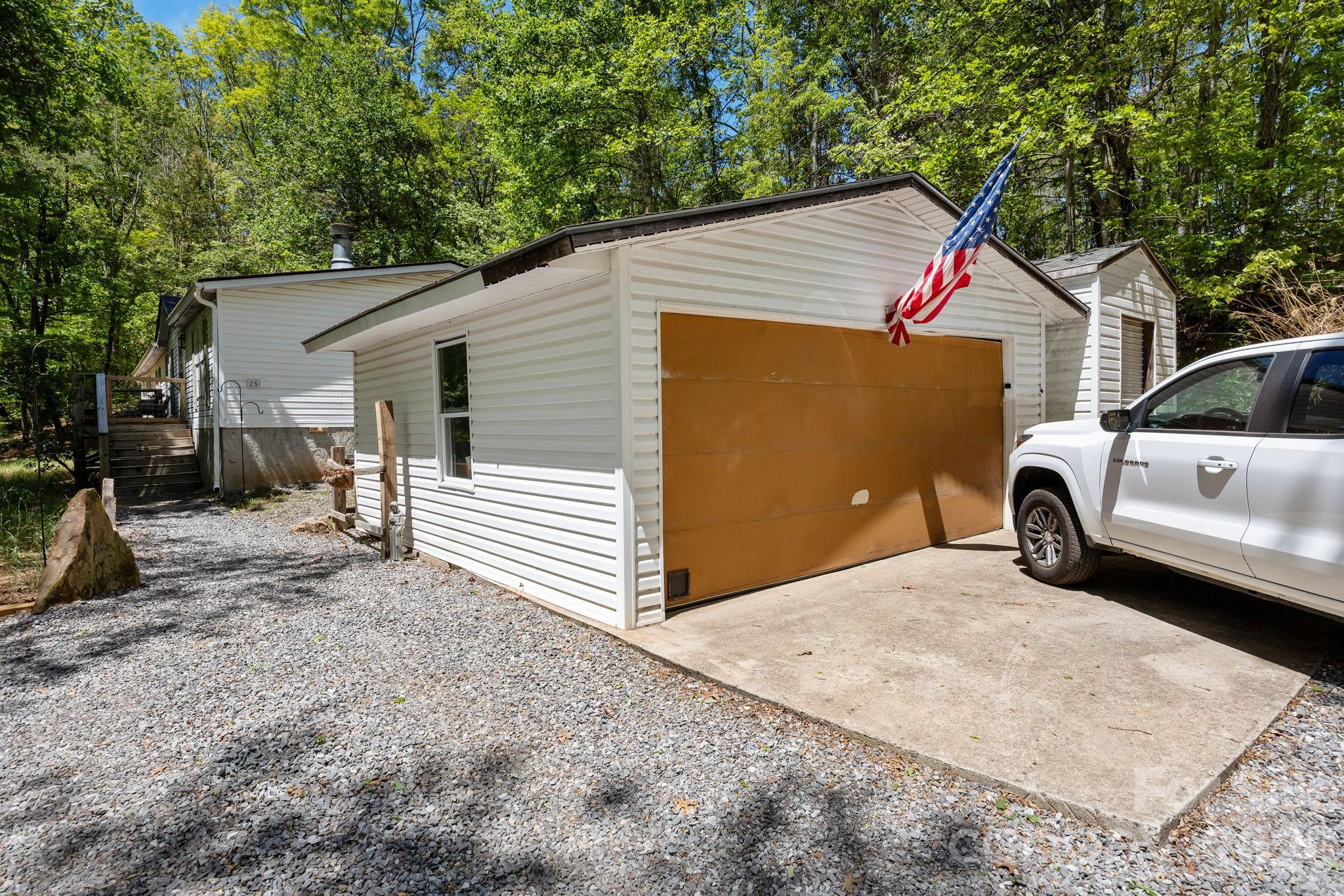 25 Weaver Lane — Black Mountain