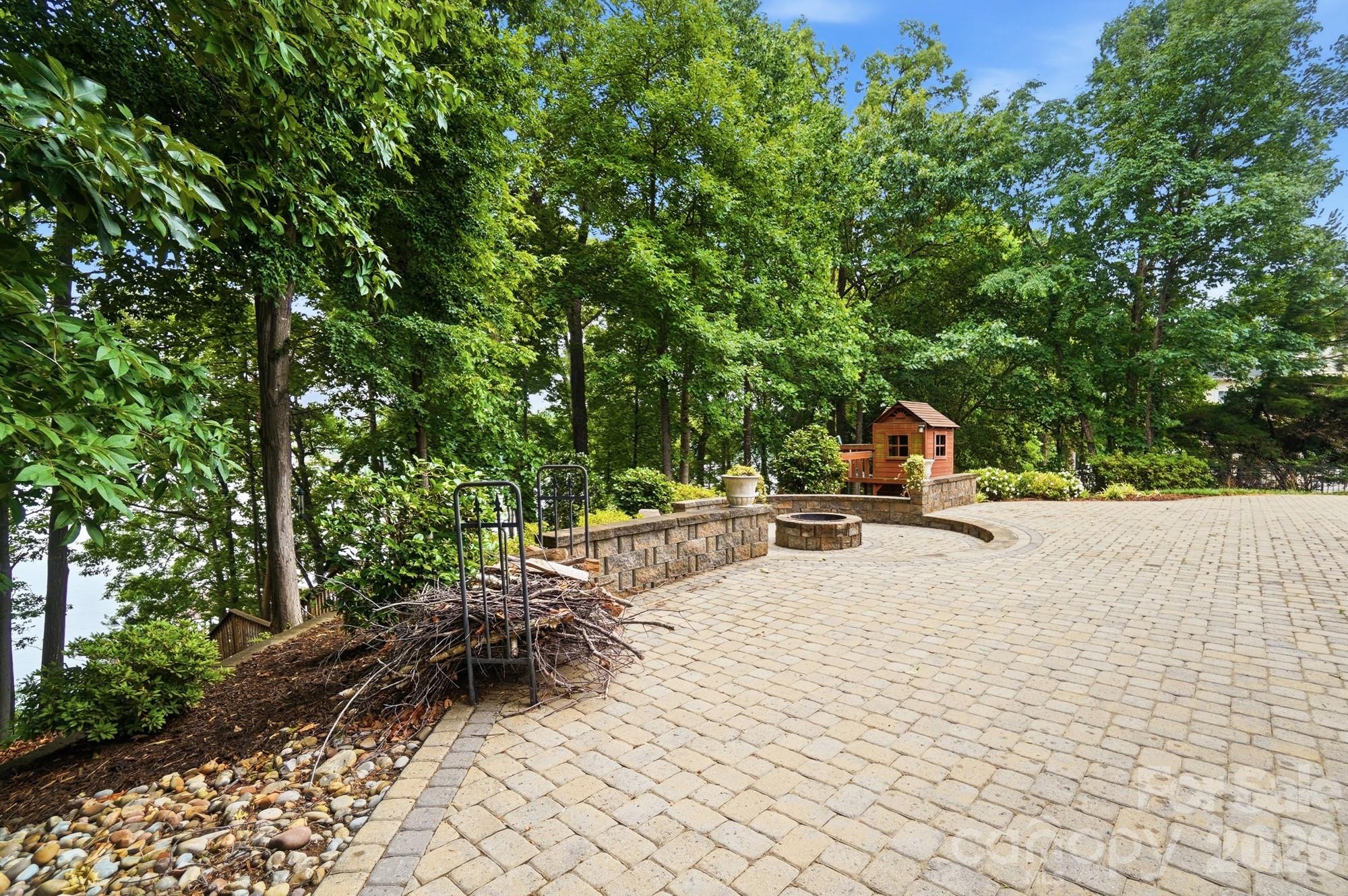 221 Whiterock Drive — Mount Holly