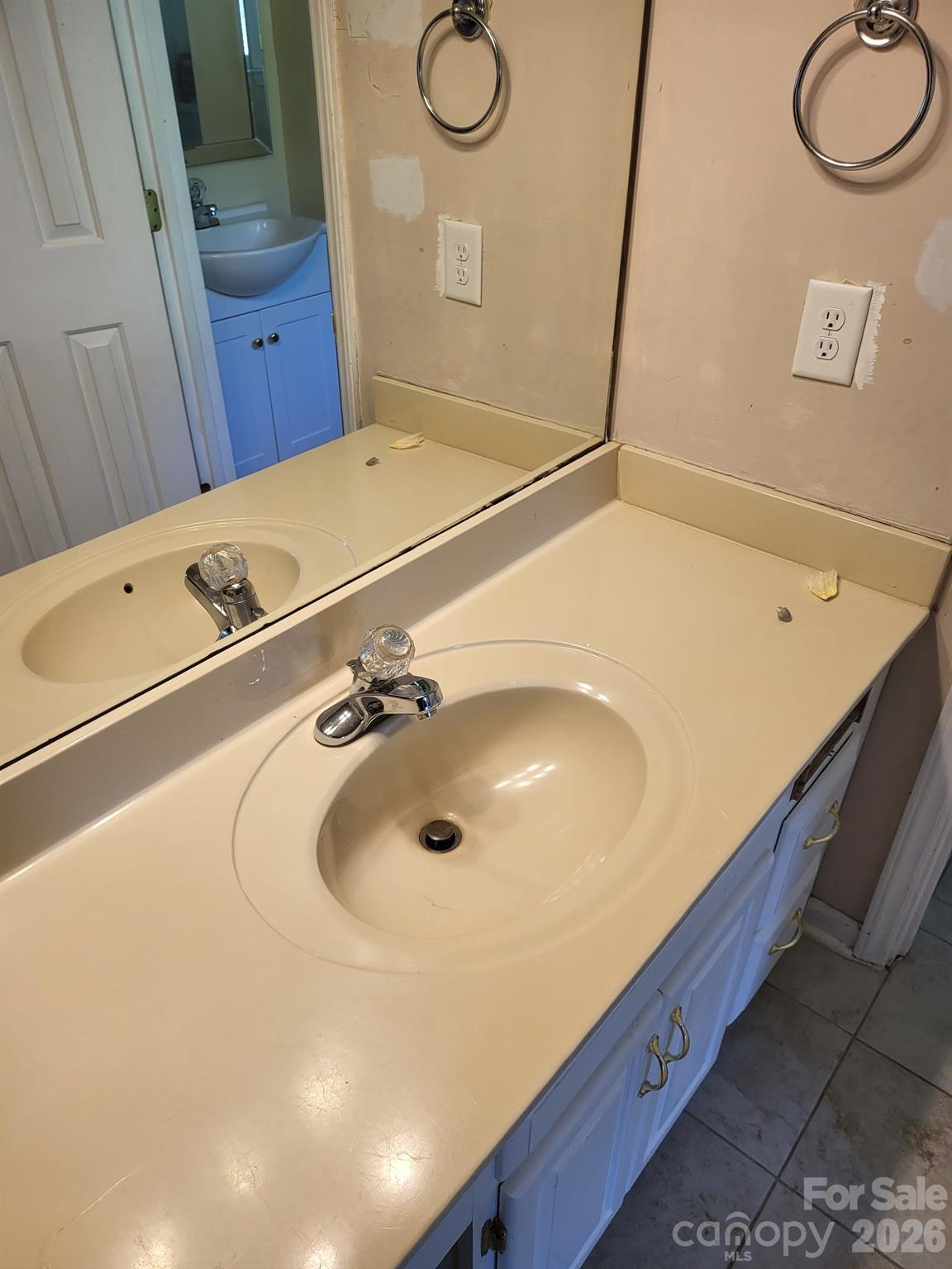 1022 Balsam Terrace — Charlotte