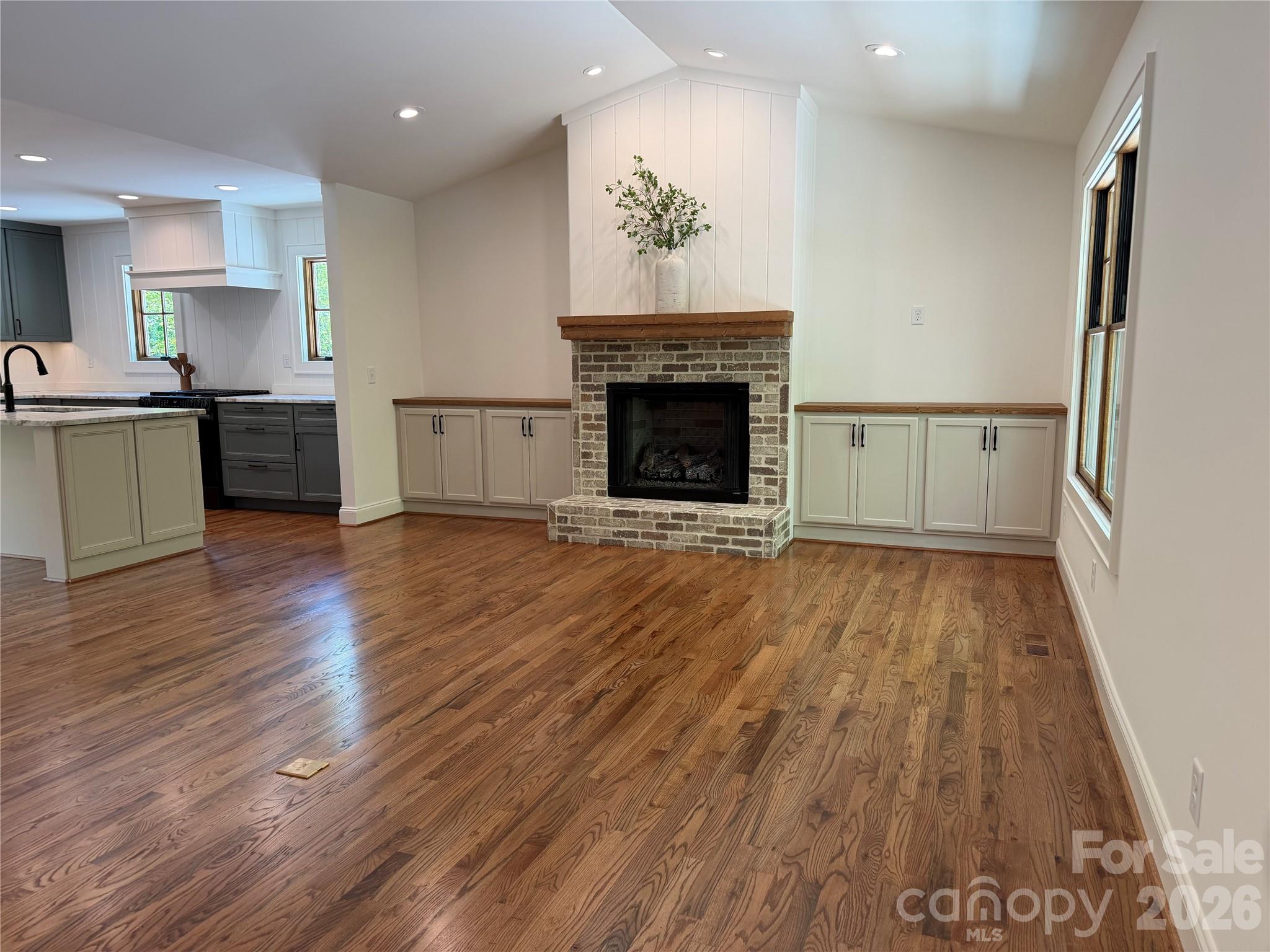316 Big Raven Lane — Saluda