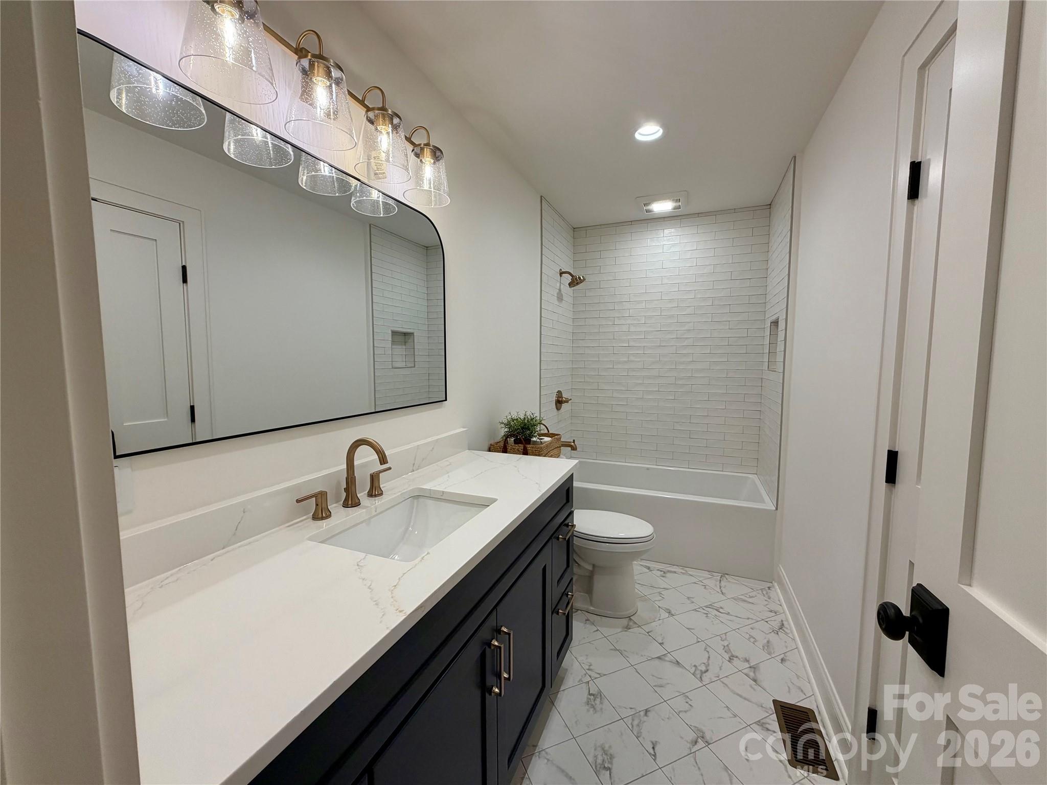 316 Big Raven Lane — Saluda