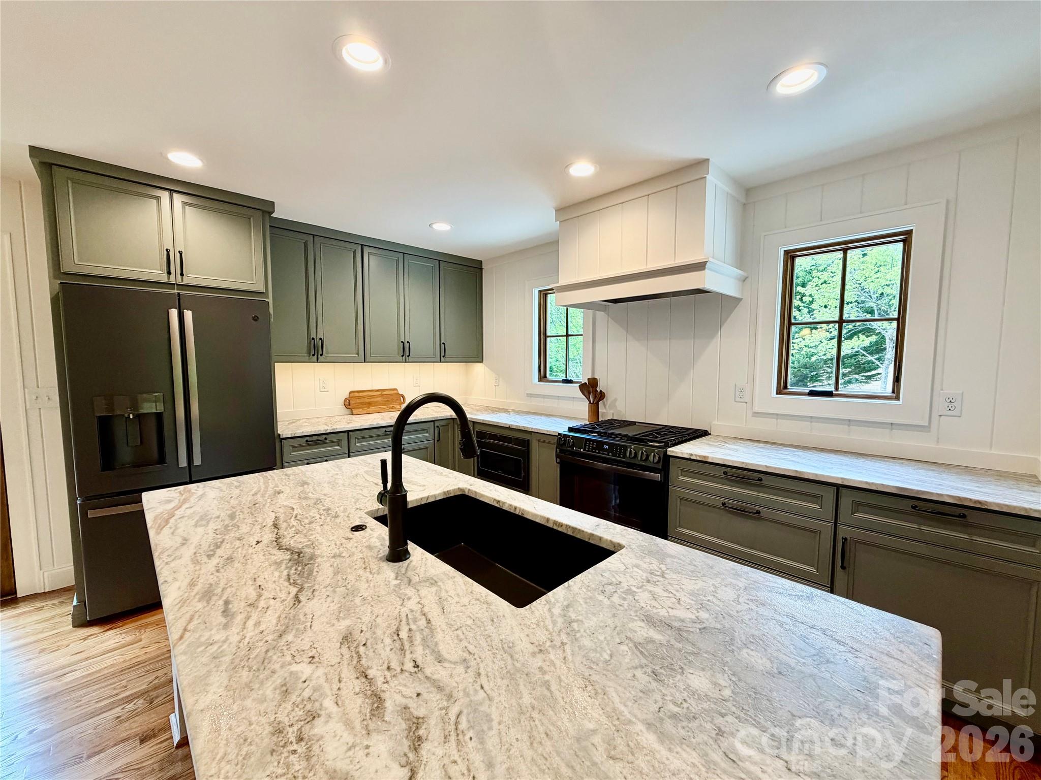 316 Big Raven Lane — Saluda