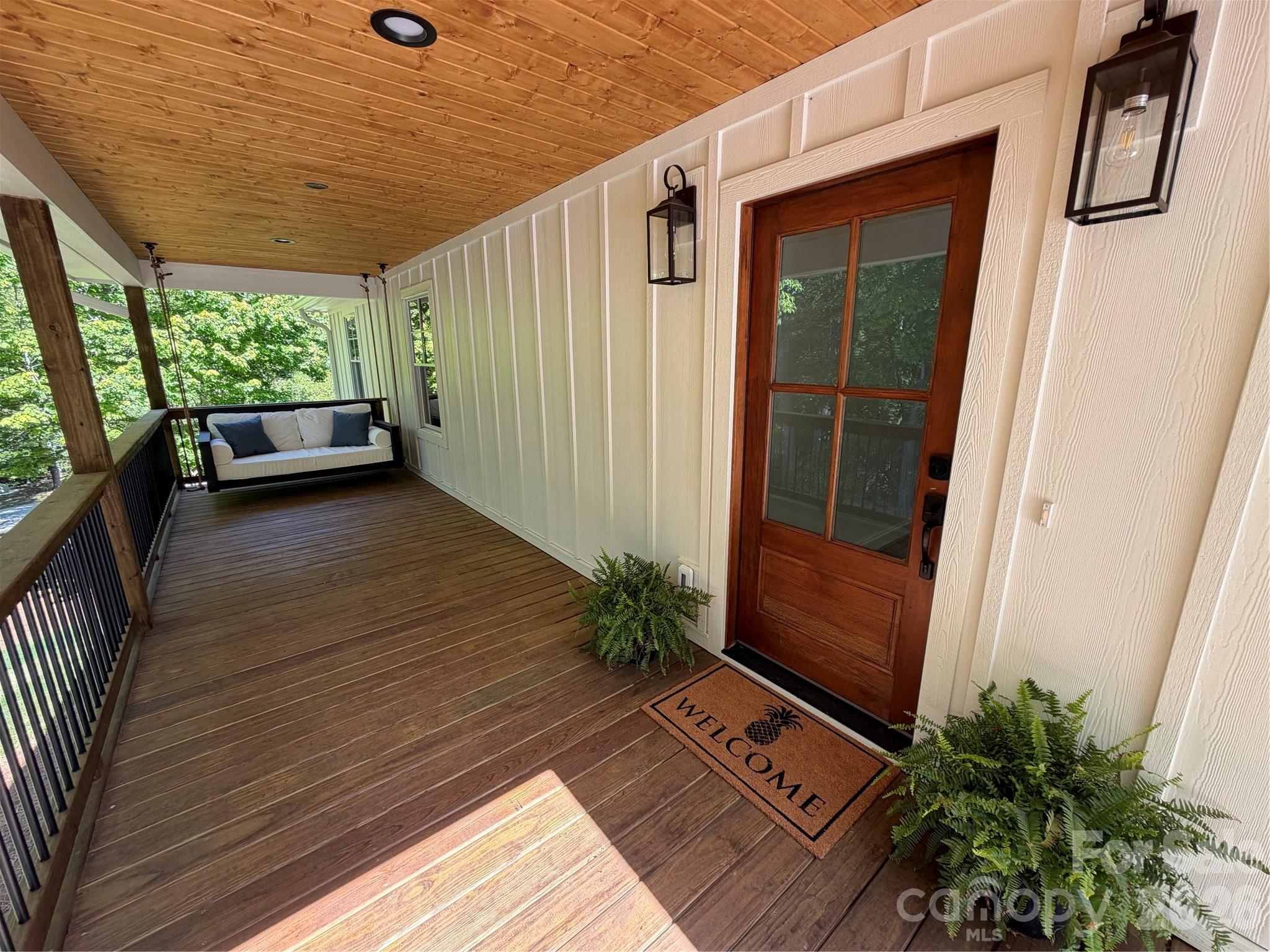 316 Big Raven Lane — Saluda