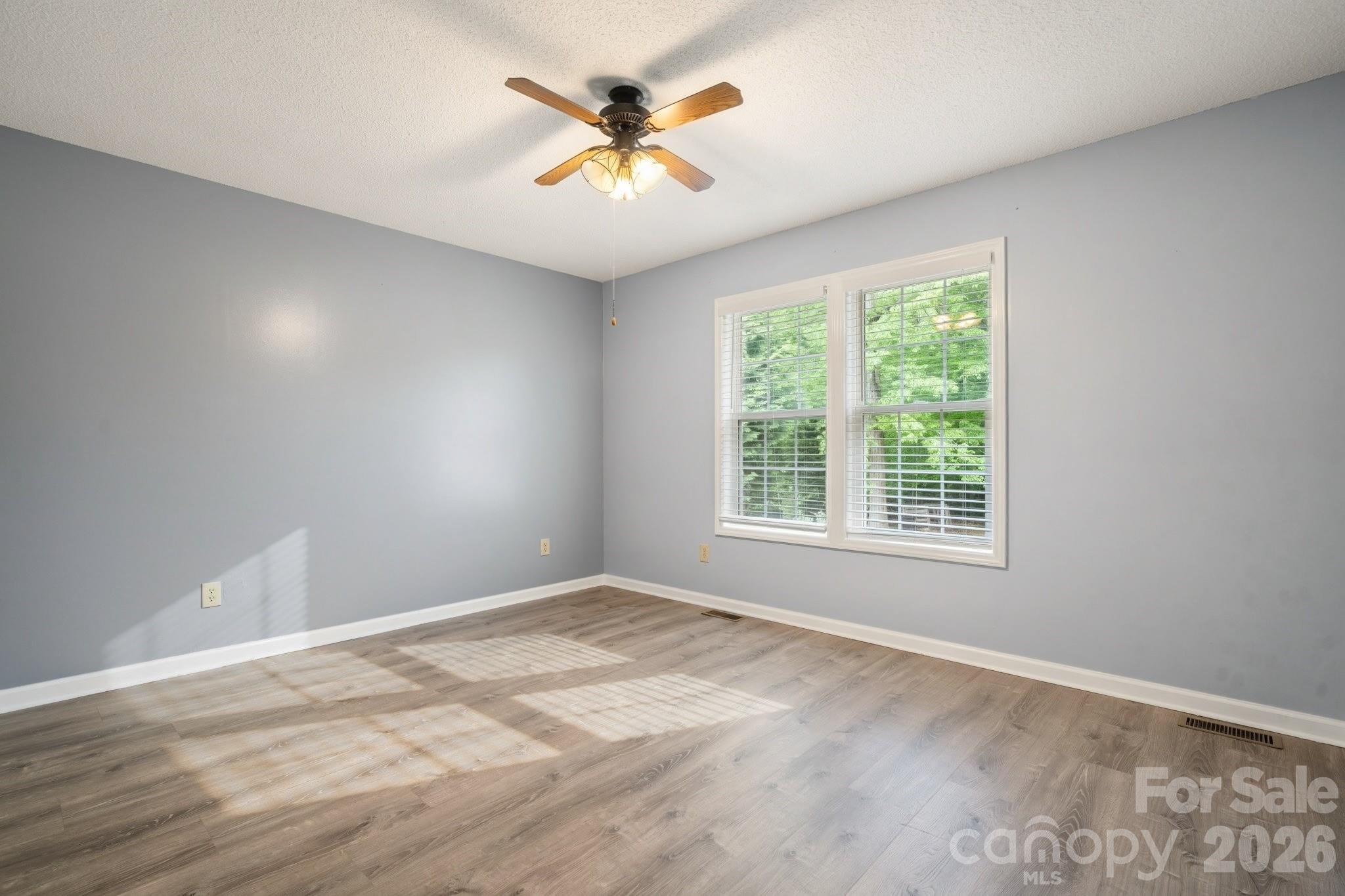 1011 Cambridge Court — Lenoir
