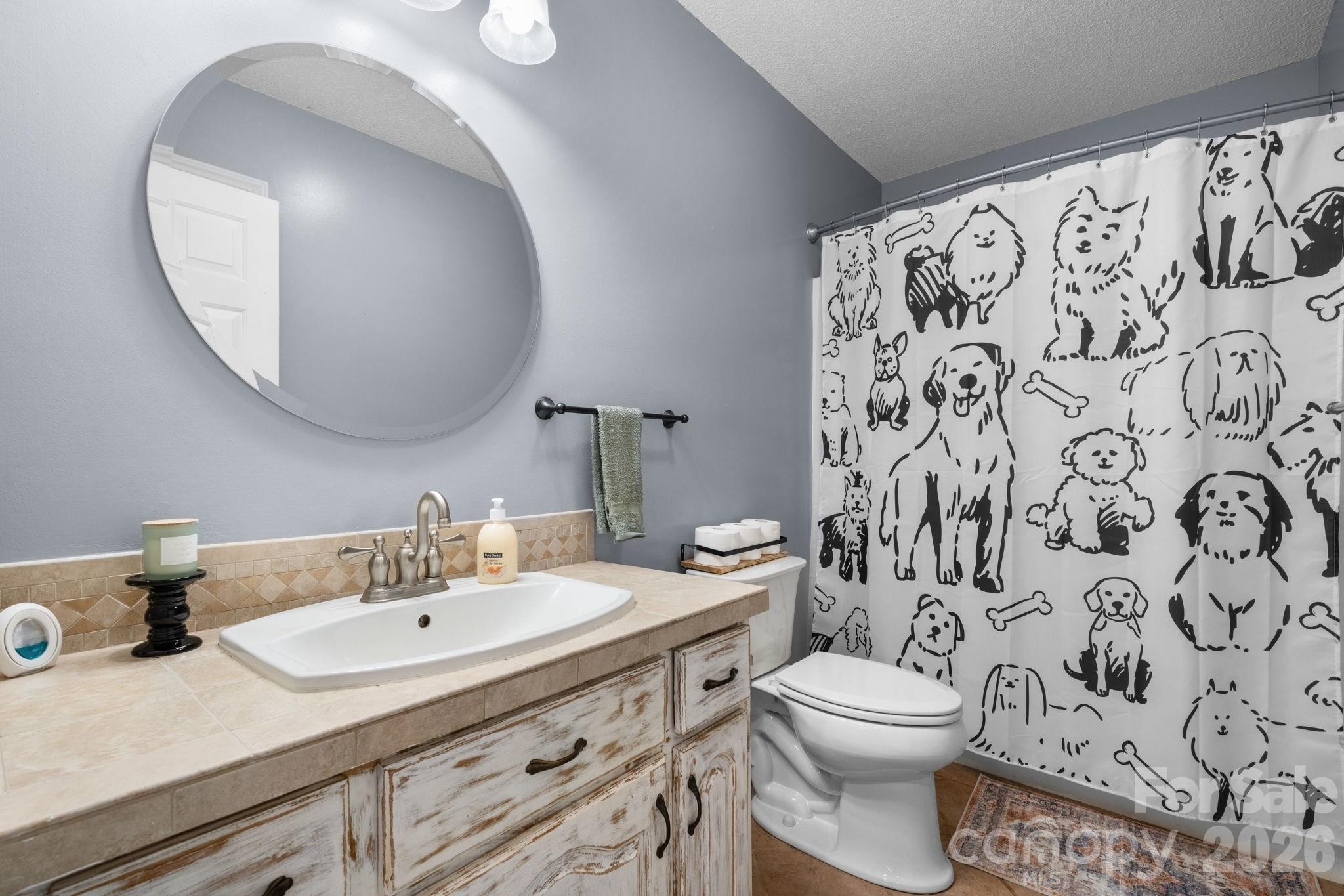 1011 Cambridge Court — Lenoir