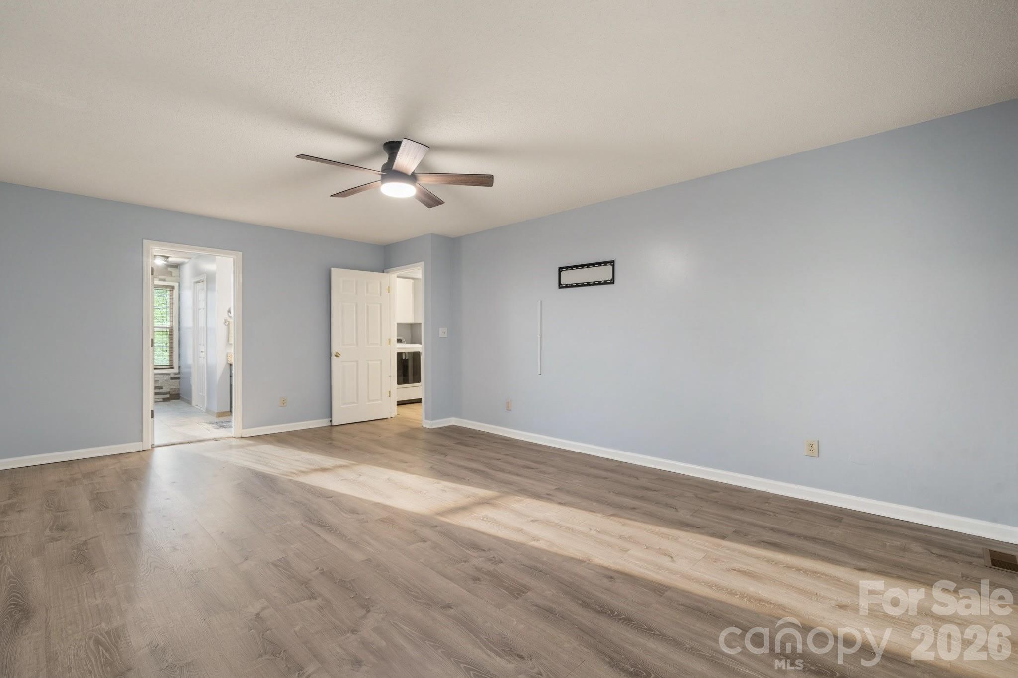 1011 Cambridge Court — Lenoir