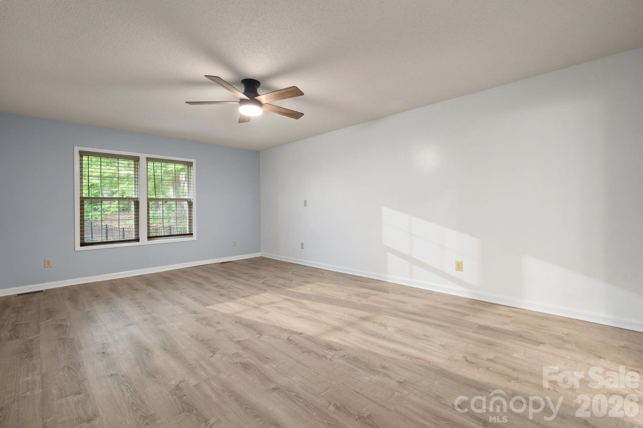 1011 Cambridge Court — Lenoir
