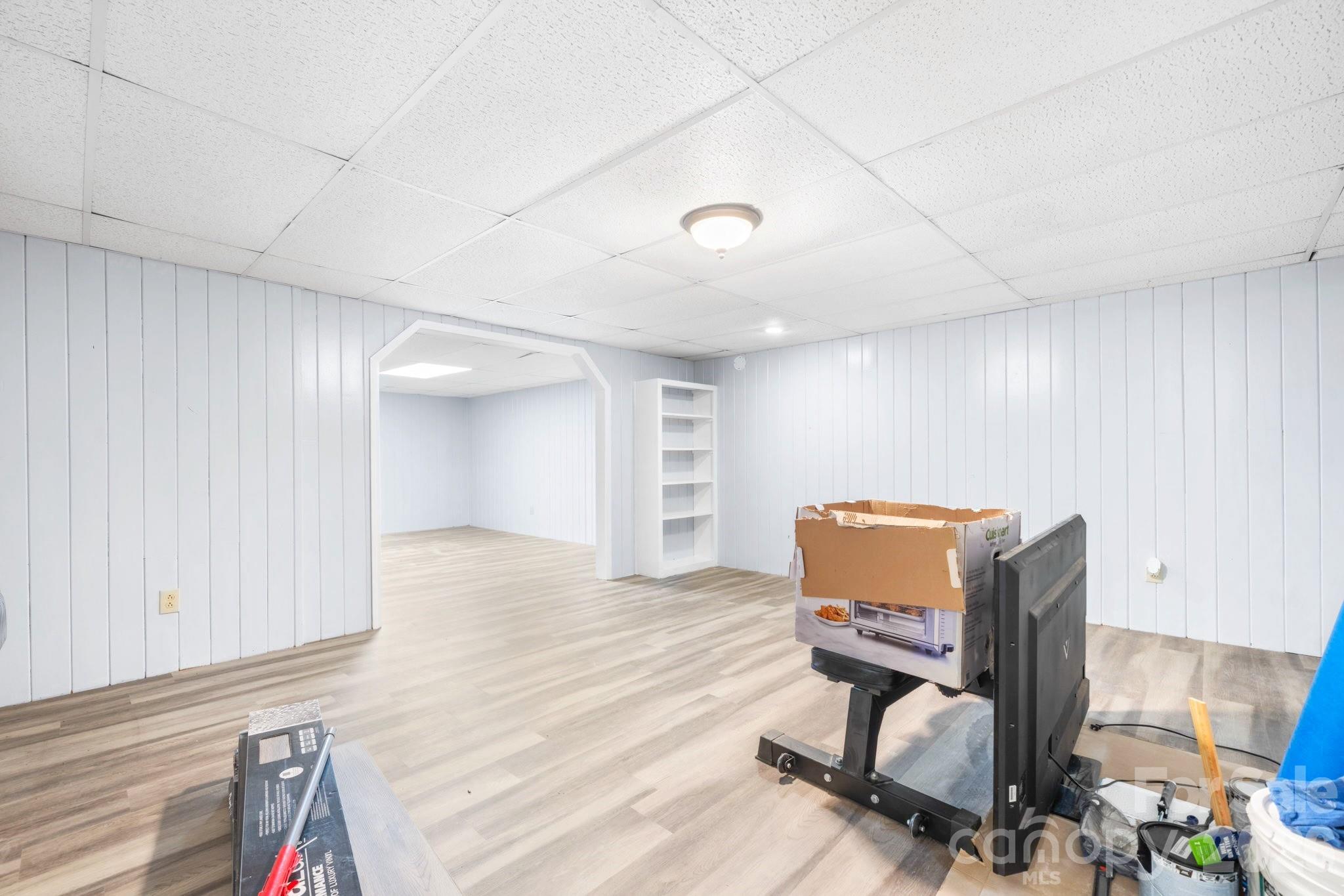 1011 Cambridge Court — Lenoir