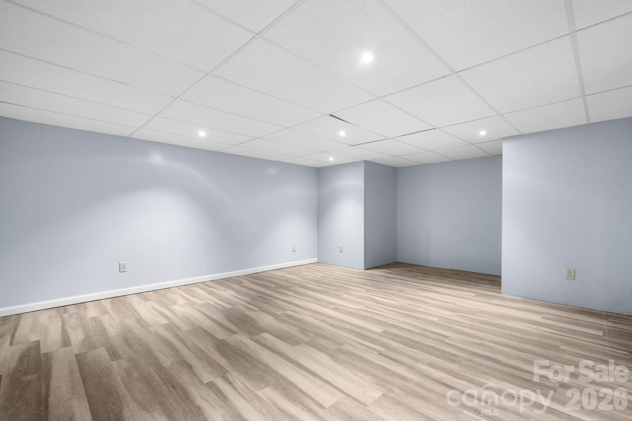 1011 Cambridge Court — Lenoir