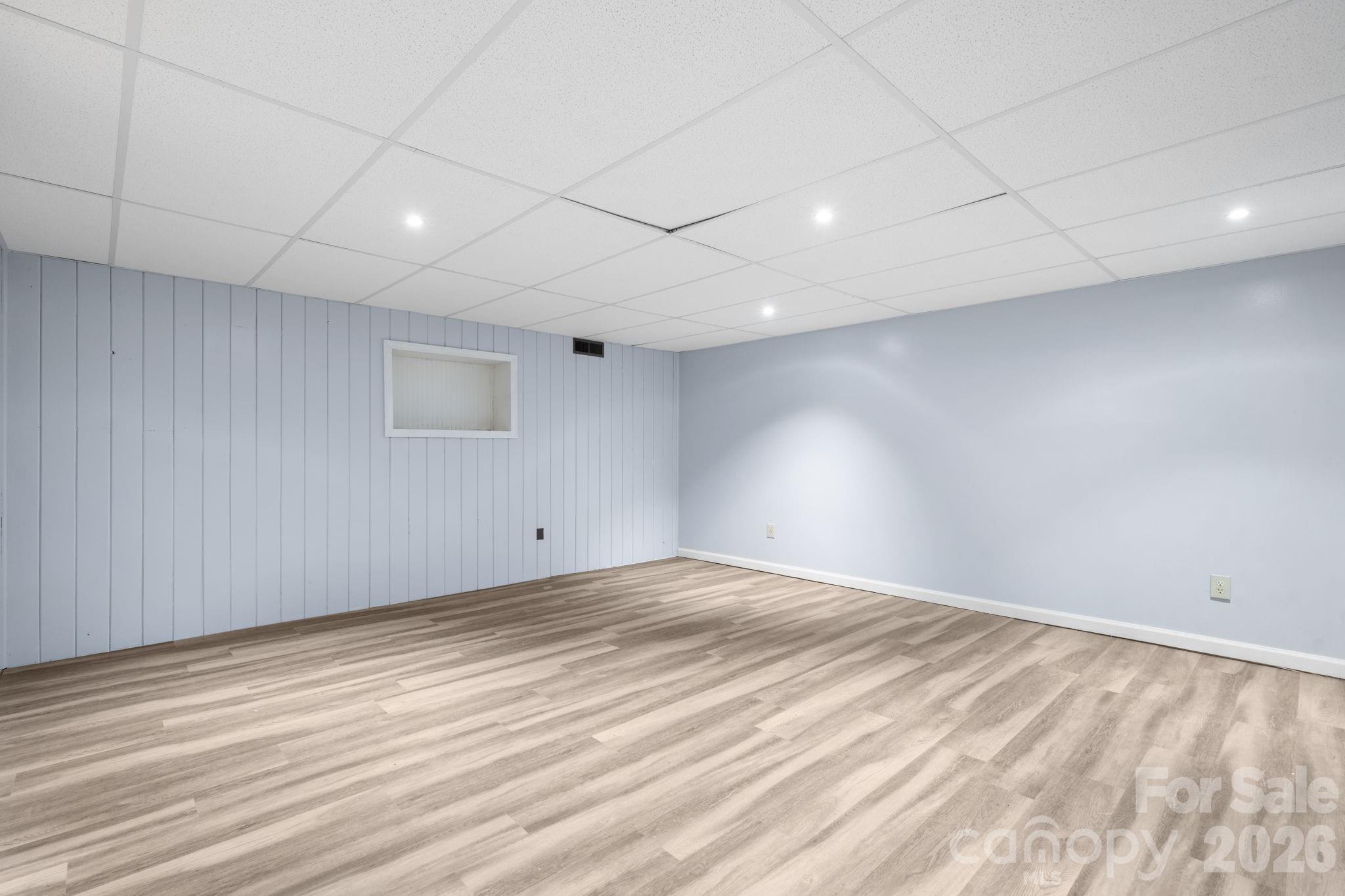 1011 Cambridge Court — Lenoir