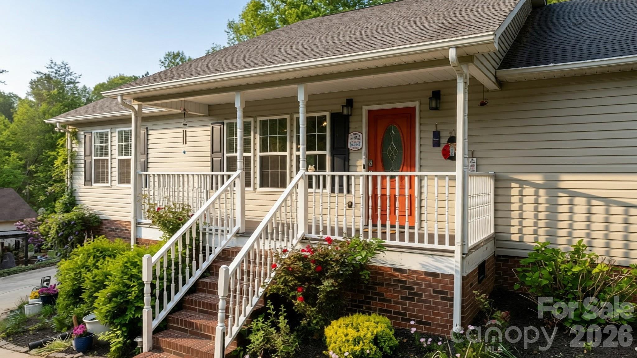 1011 Cambridge Court — Lenoir