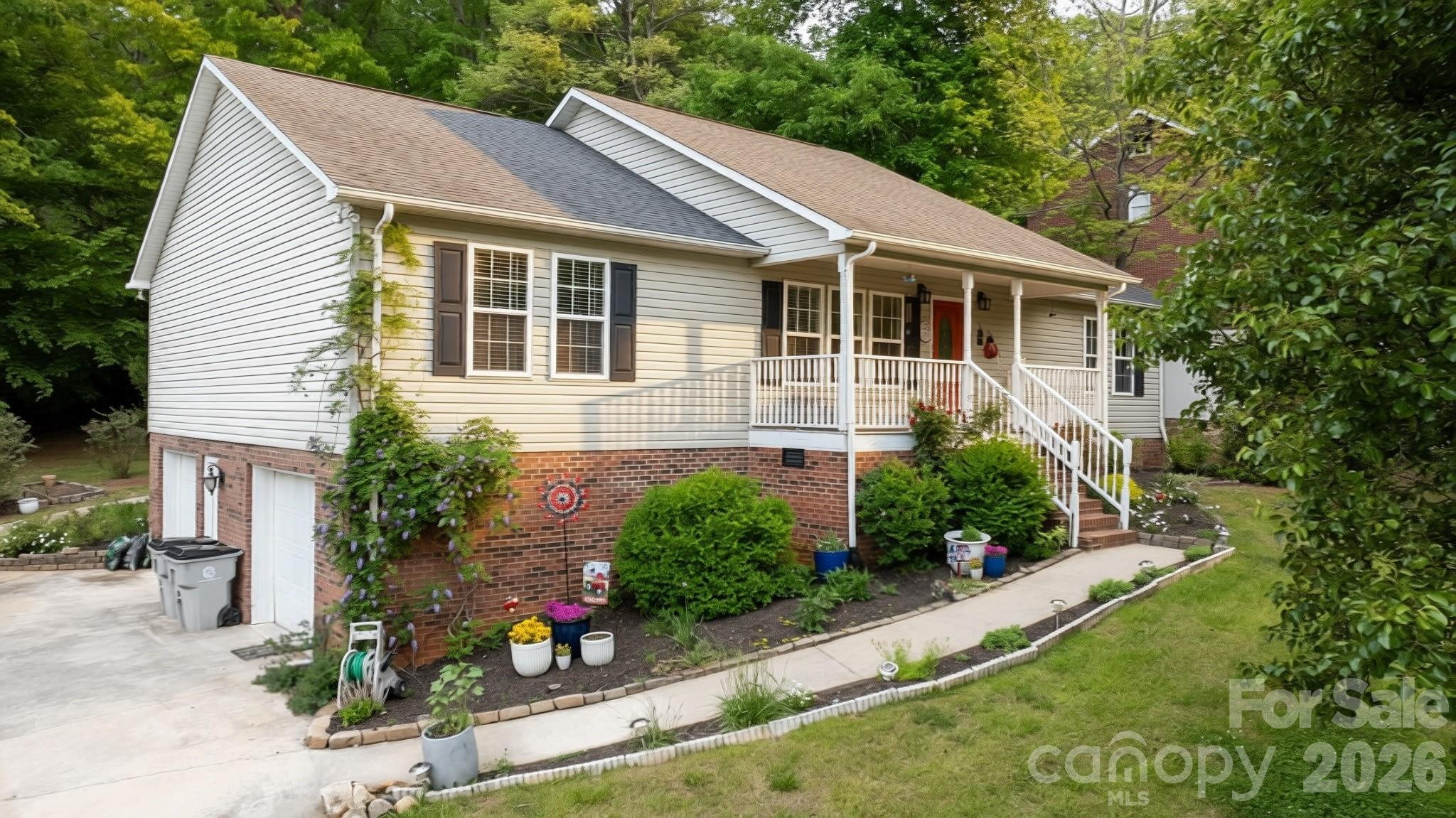 1011 Cambridge Court — Lenoir