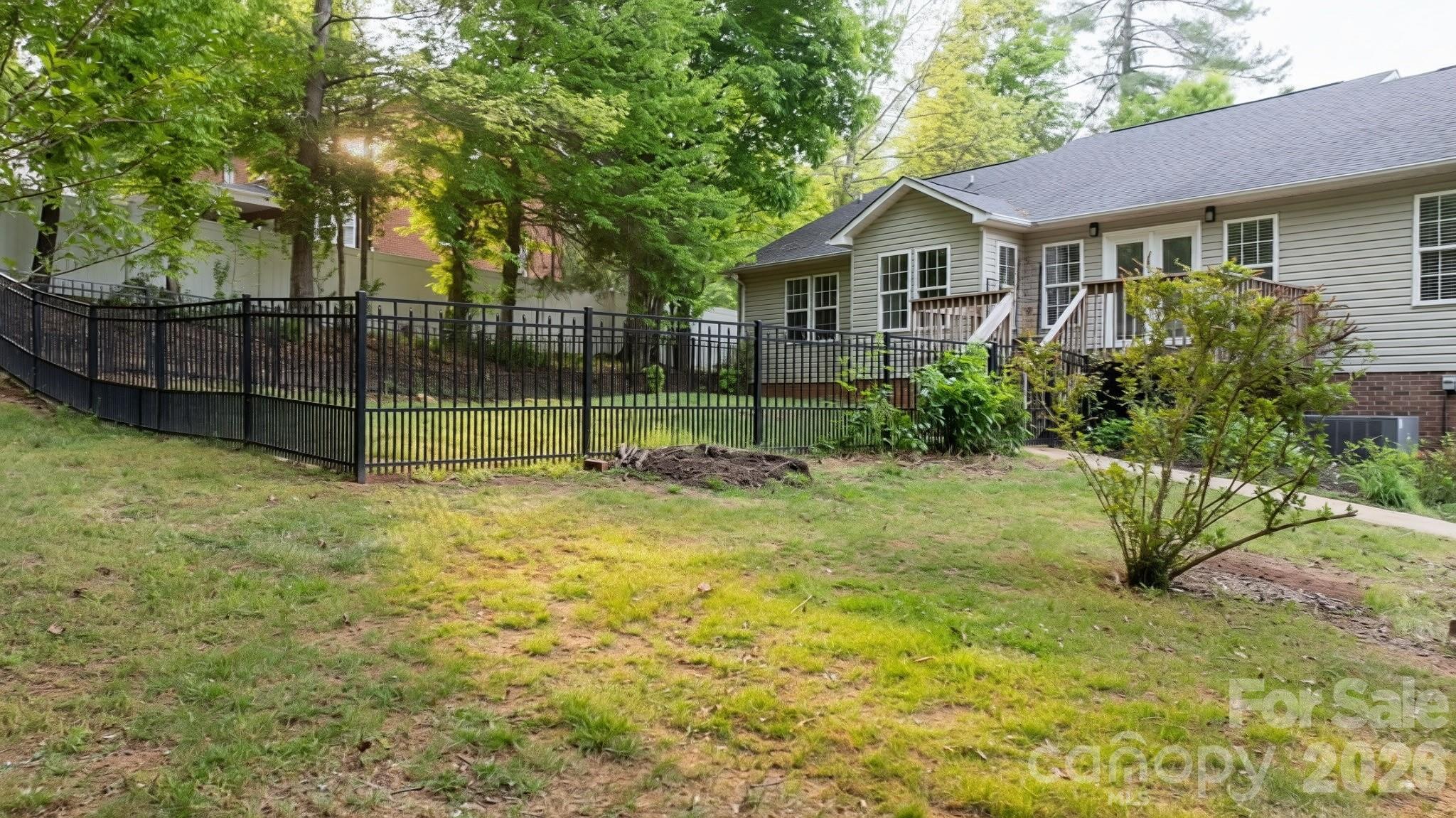 1011 Cambridge Court — Lenoir