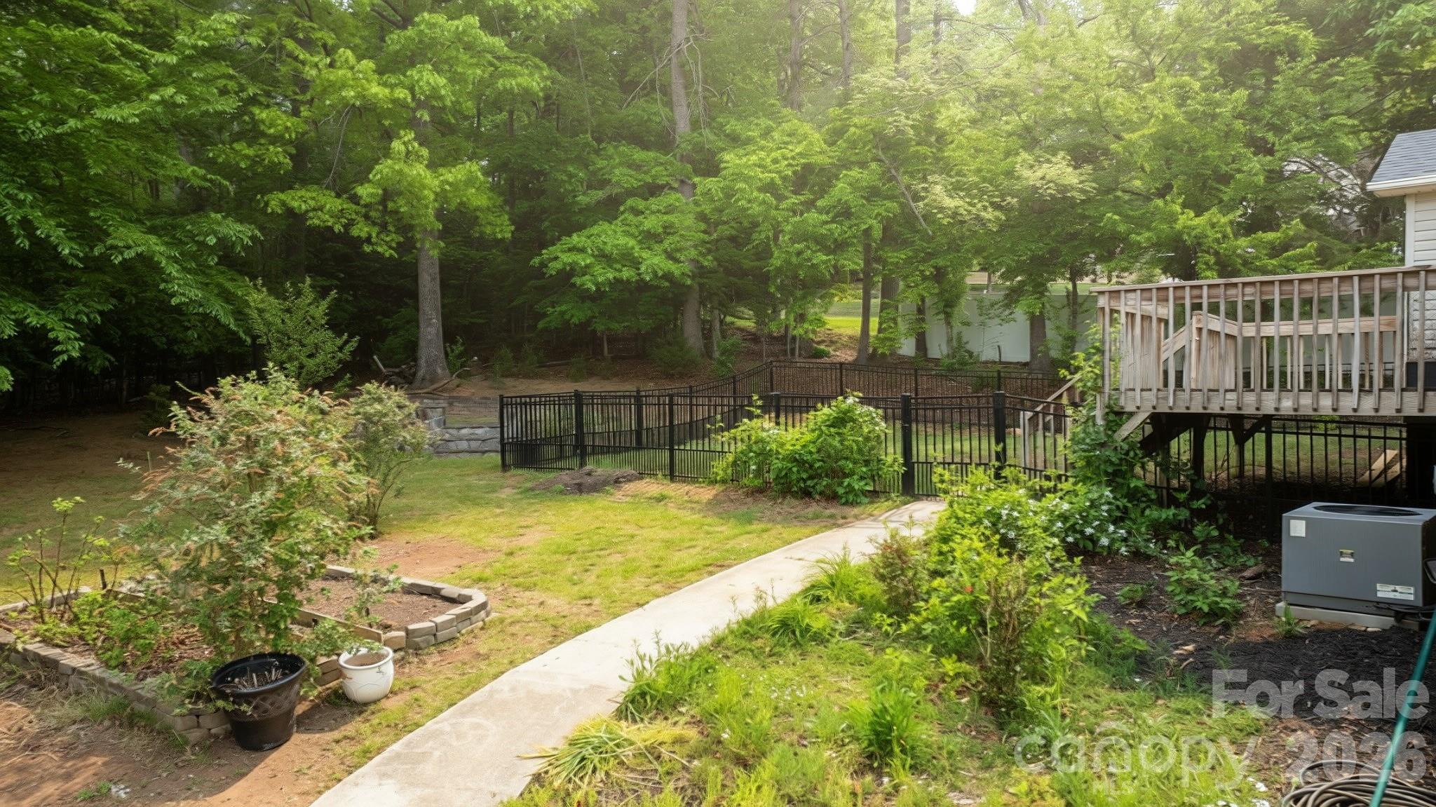 1011 Cambridge Court — Lenoir