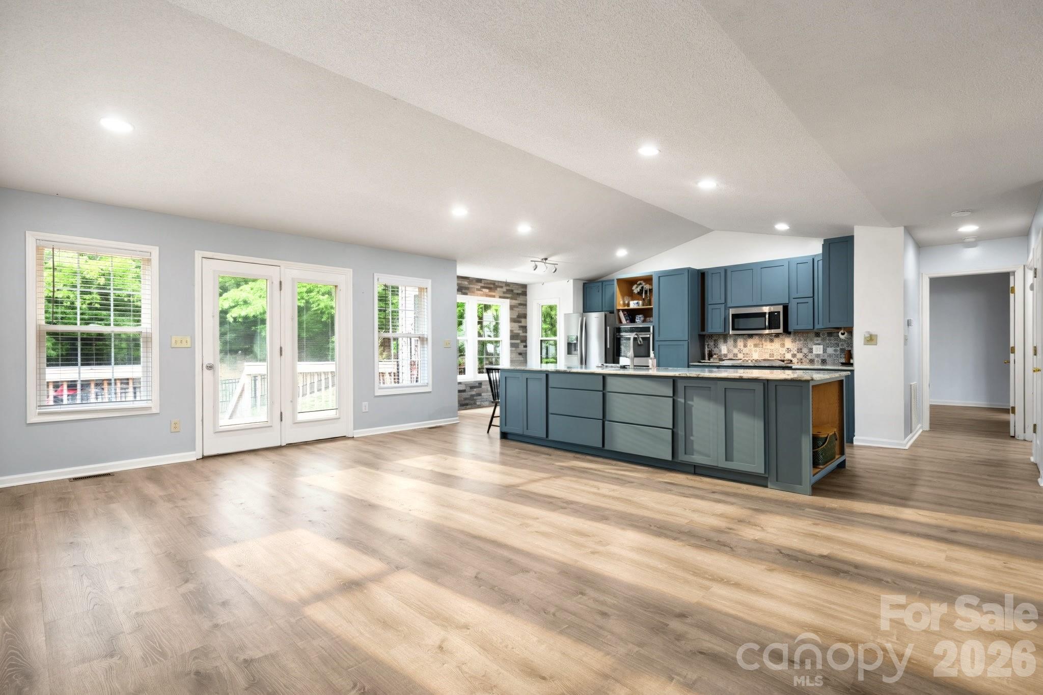 1011 Cambridge Court — Lenoir