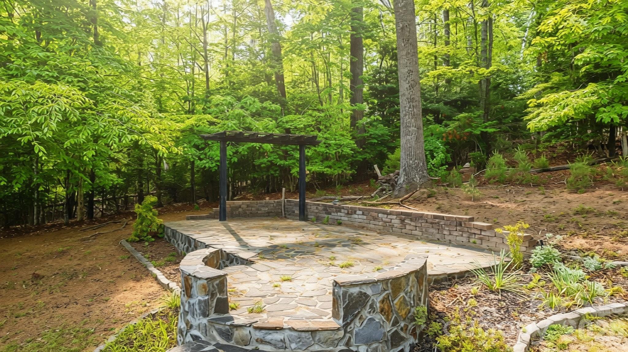 1011 Cambridge Court — Lenoir