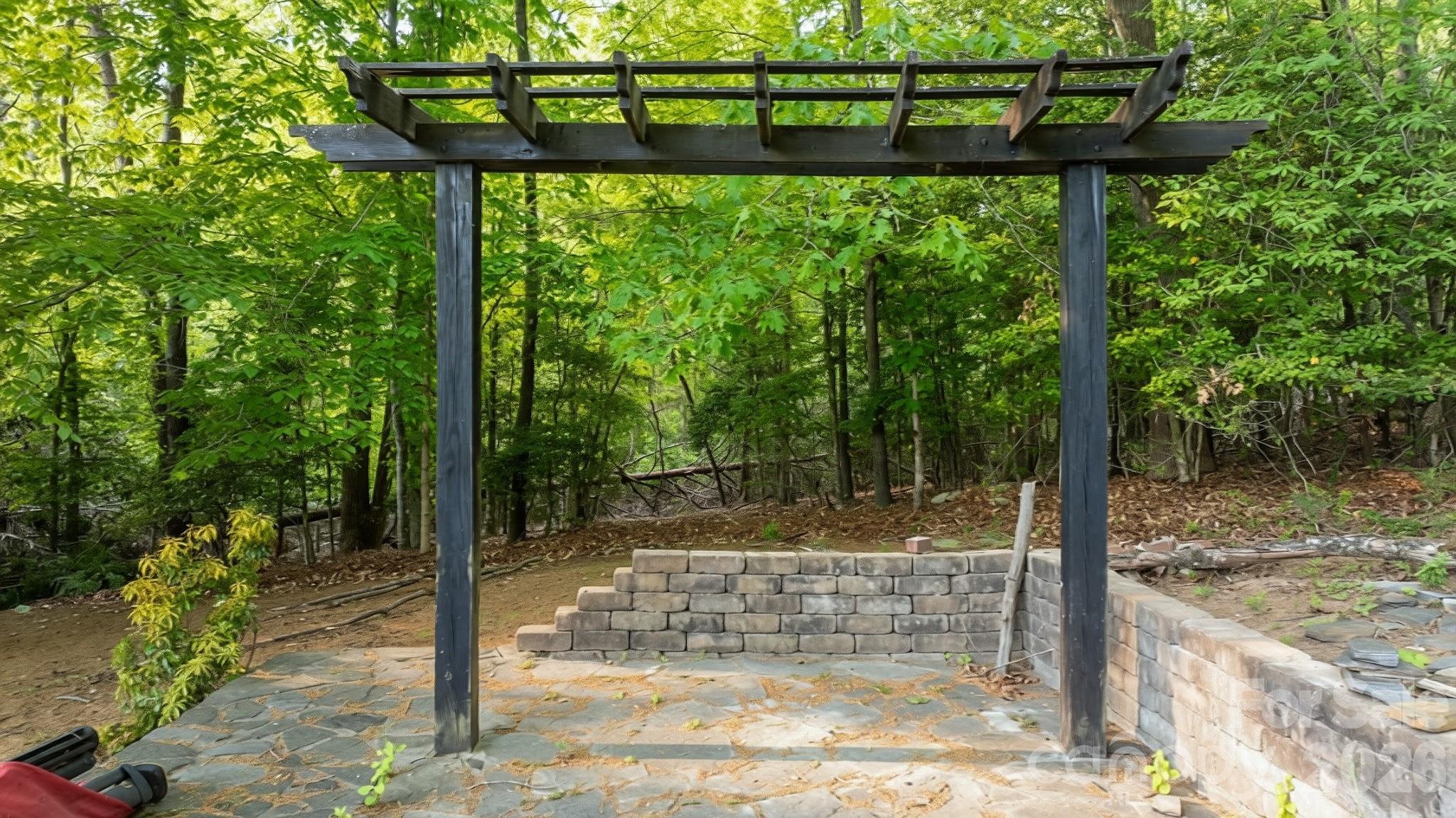 1011 Cambridge Court — Lenoir