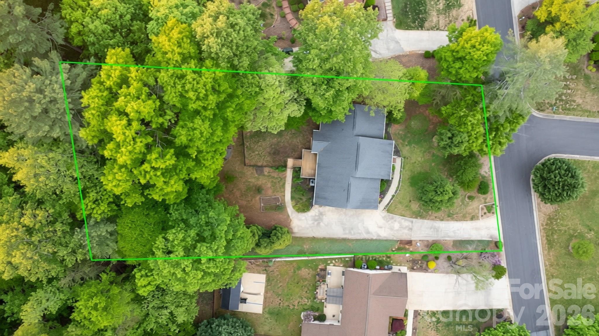 1011 Cambridge Court — Lenoir