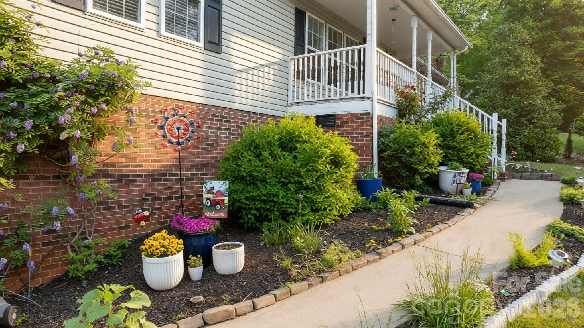 1011 Cambridge Court — Lenoir