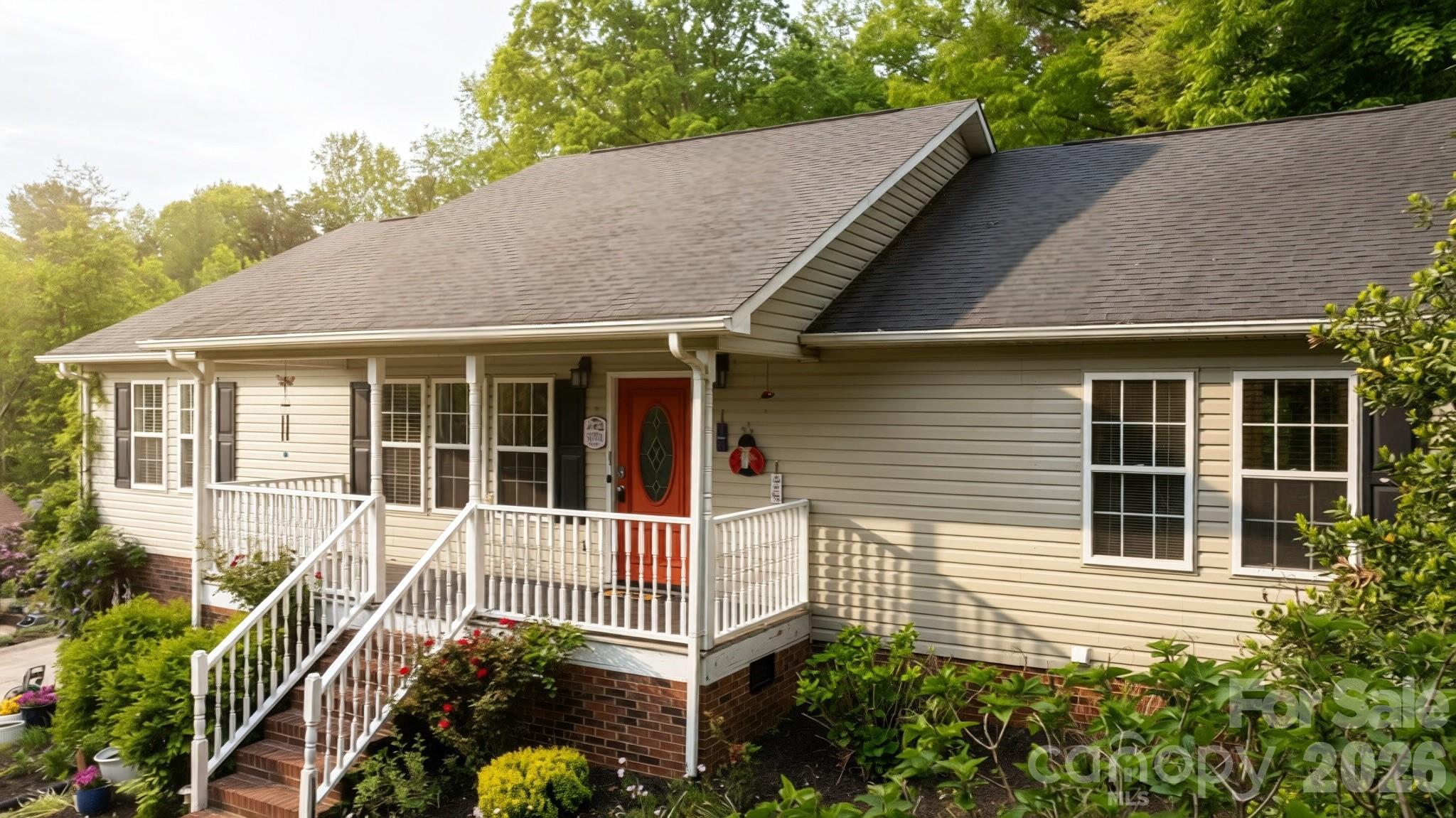1011 Cambridge Court — Lenoir