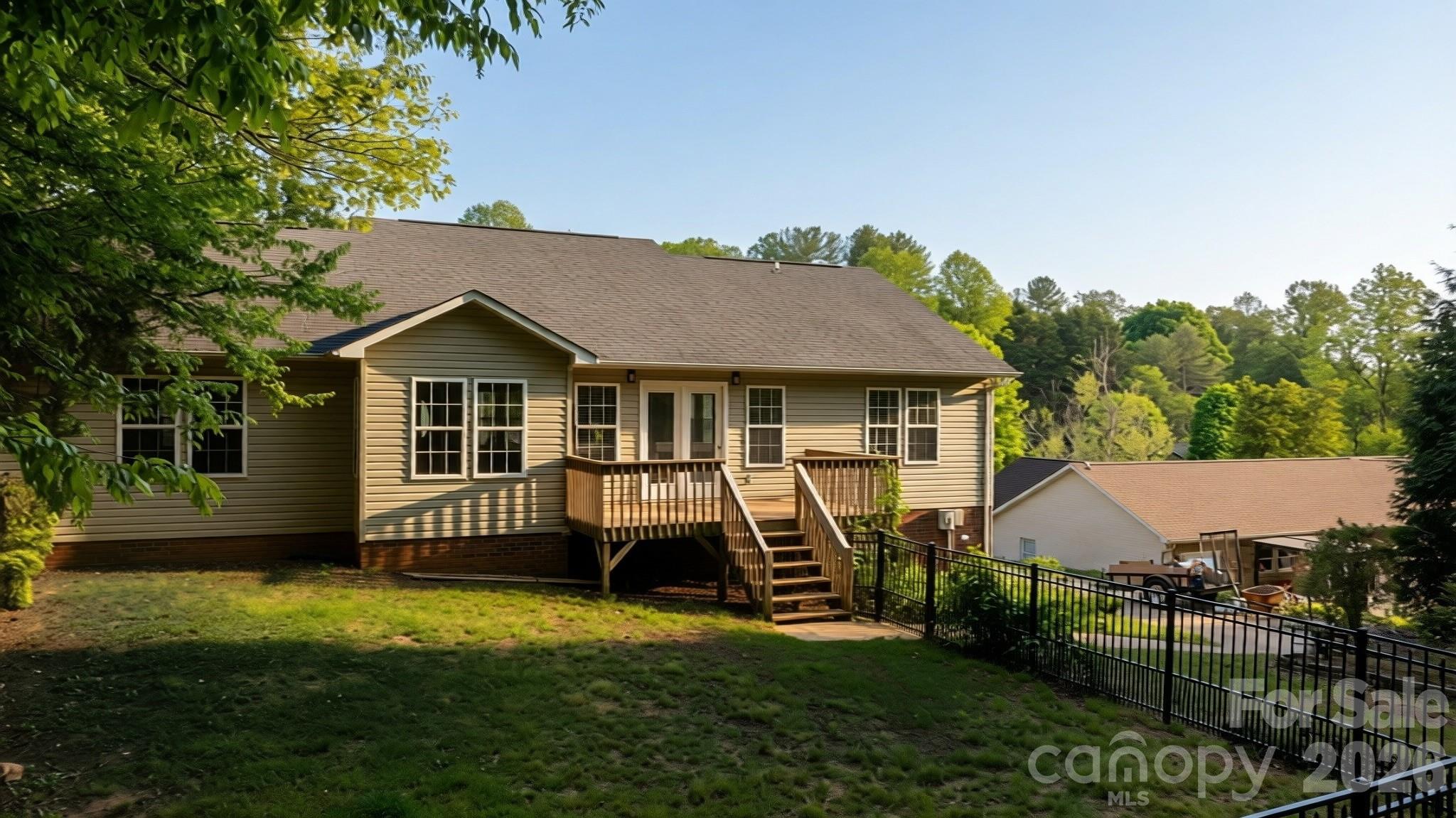 1011 Cambridge Court — Lenoir