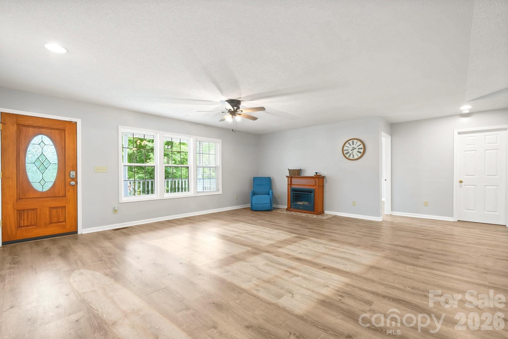 1011 Cambridge Court — Lenoir
