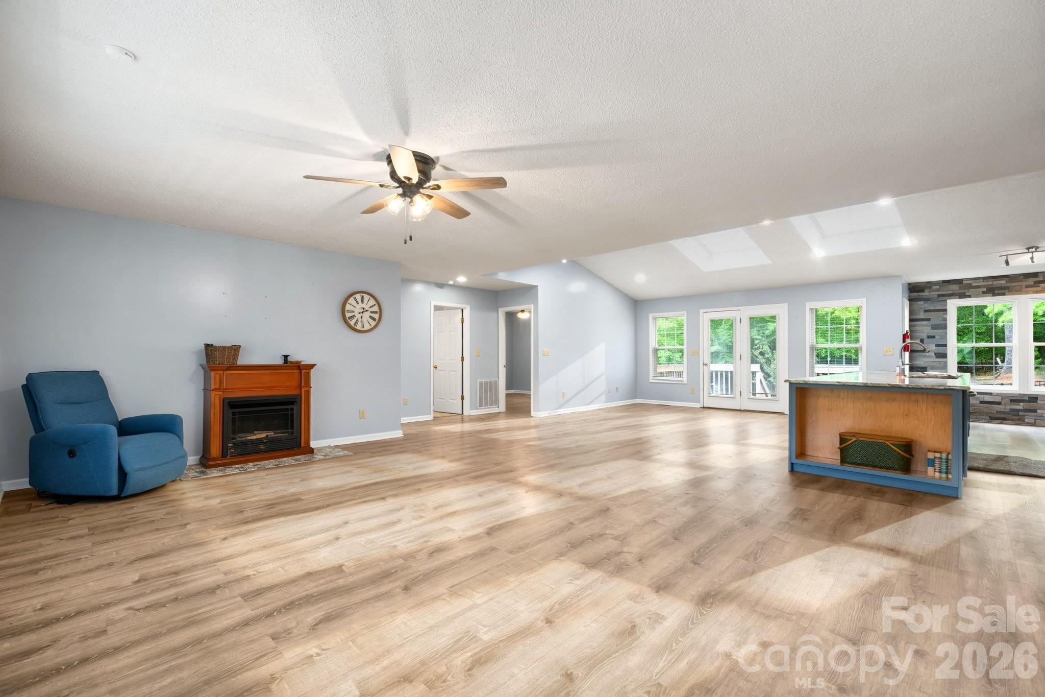 1011 Cambridge Court — Lenoir