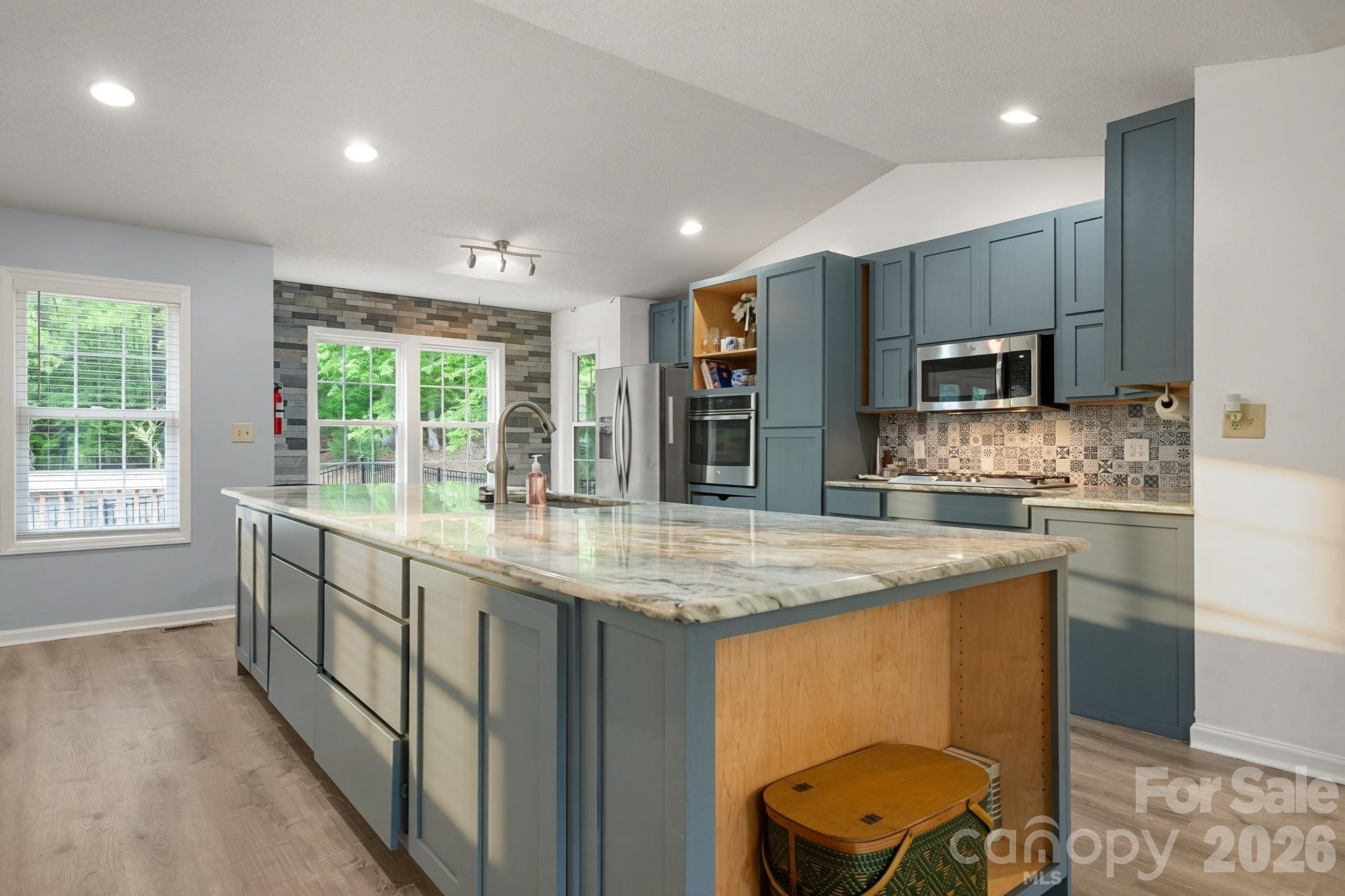 1011 Cambridge Court — Lenoir