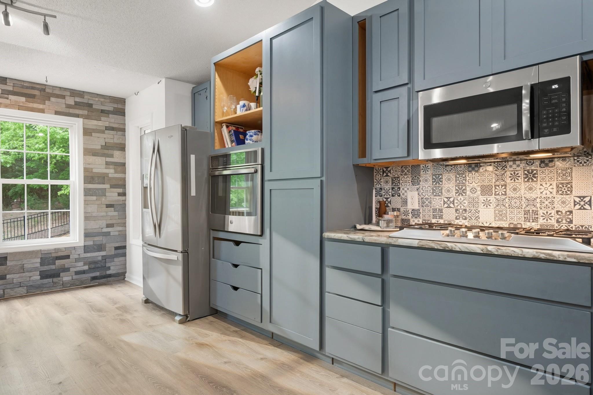 1011 Cambridge Court — Lenoir