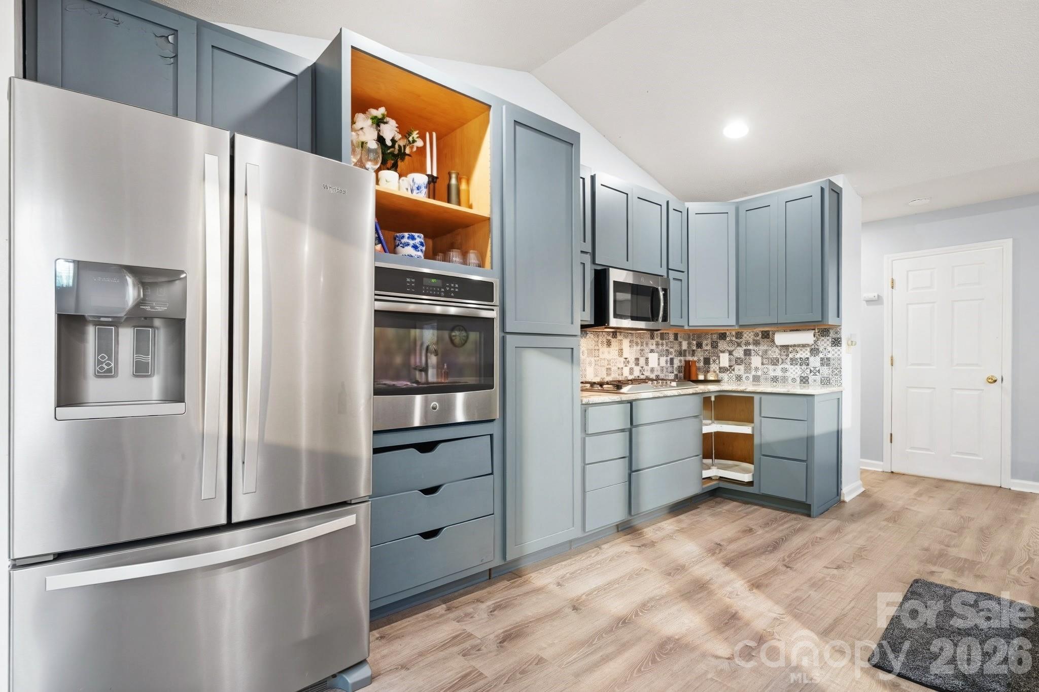 1011 Cambridge Court — Lenoir