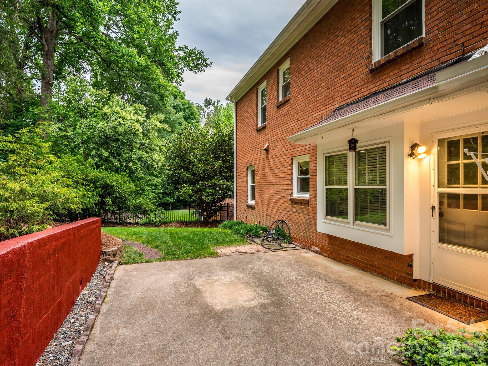 9607 Riddick Place — Matthews