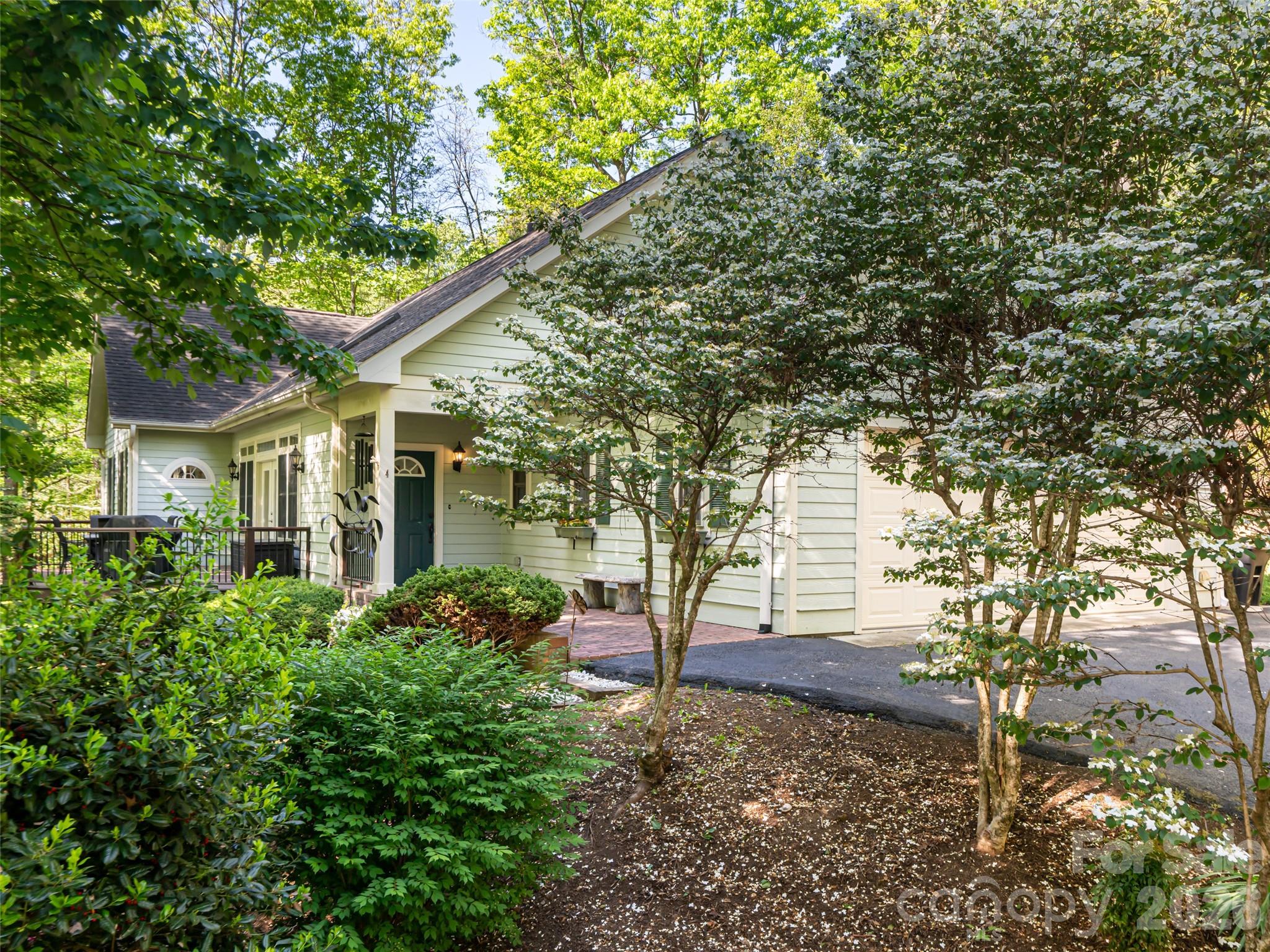 4 Dogwood Glen Circle — Etowah