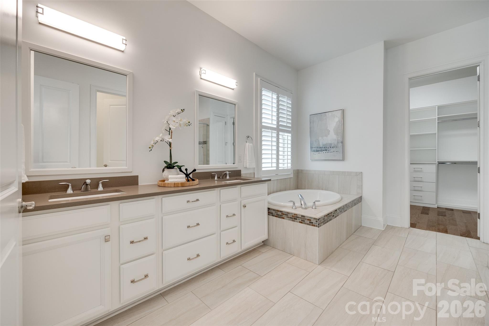 15927 Vale Ridge Drive — Charlotte