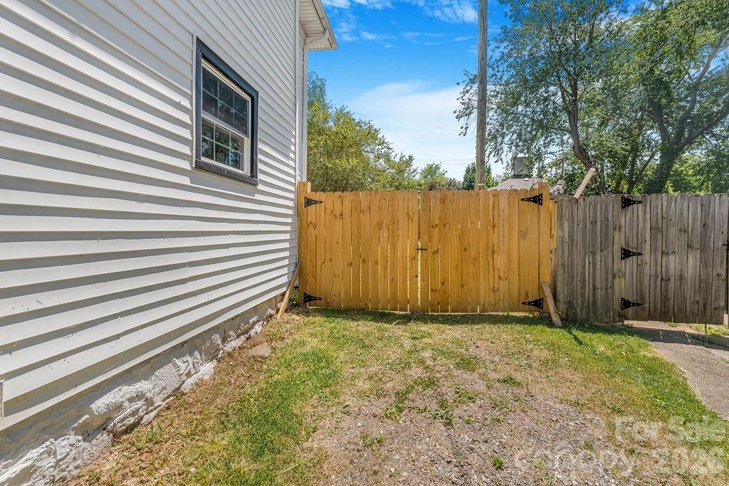 131 Woodrow Avenue — Asheville