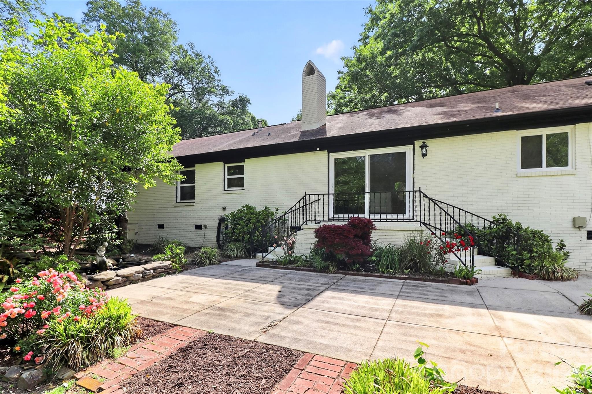 6632 Lancer Drive — Charlotte
